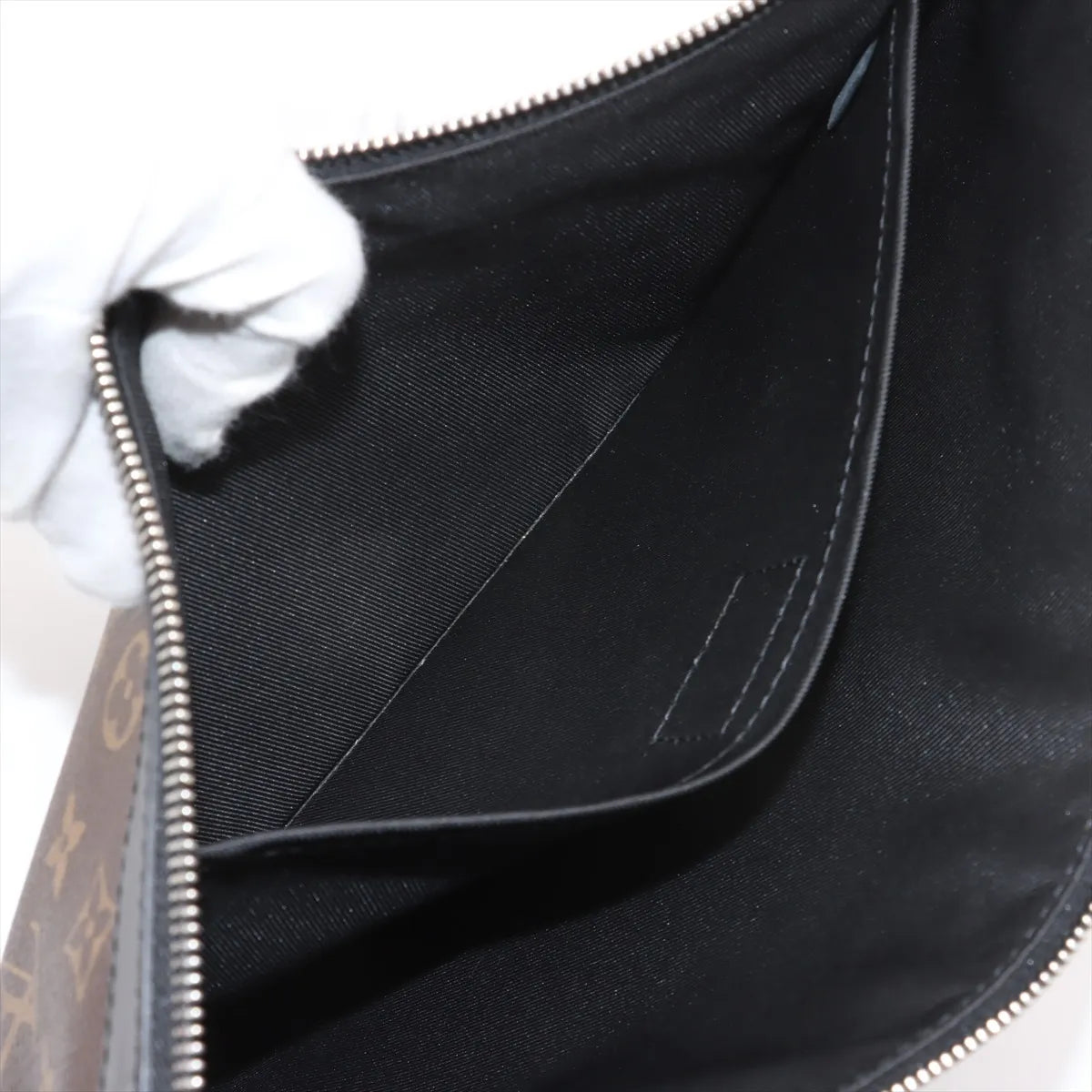 Pre-Owned Louis Vuitton Monogram Macassar Pochette Discovery SB06-1641