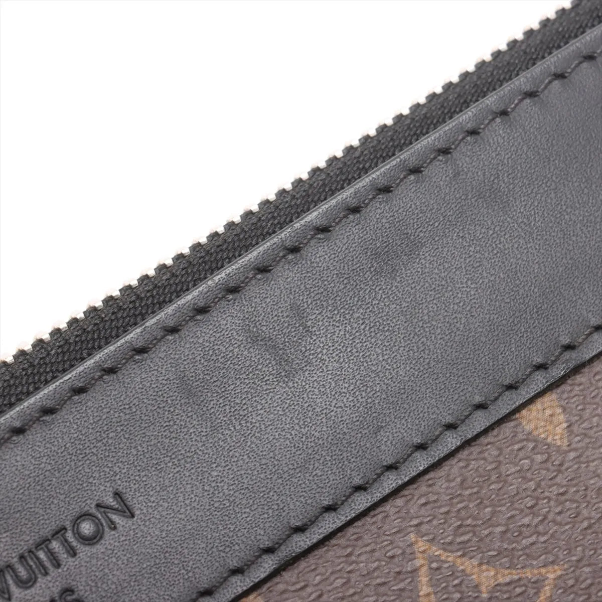 Pre-Owned Louis Vuitton Monogram Macassar Pochette Discovery SB06-1641