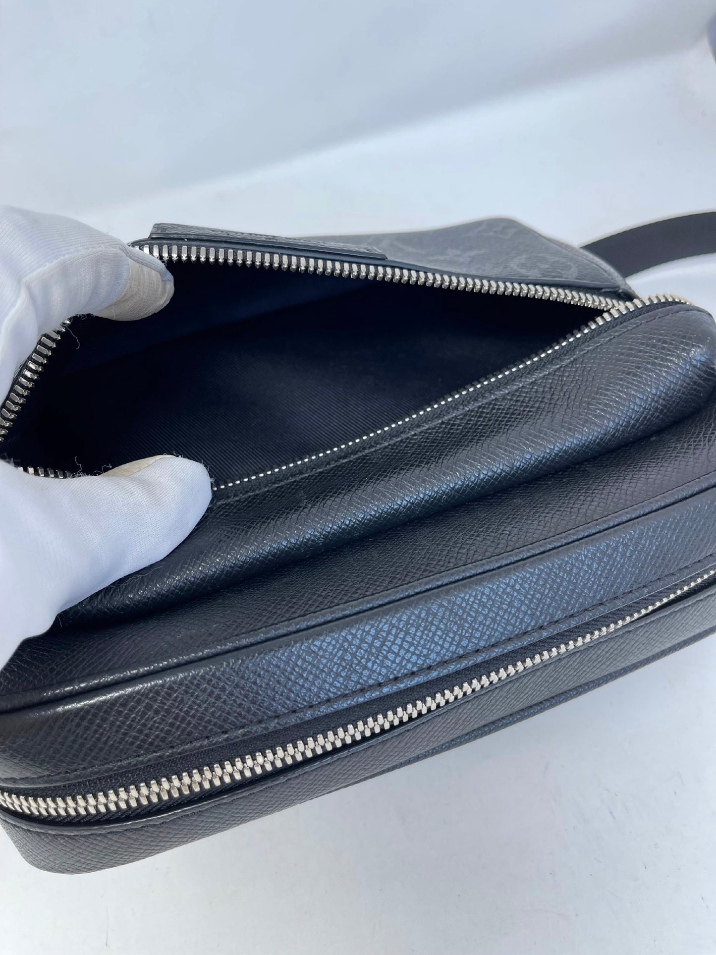 Louis Vuitton Taiga Lama Outdoor Messenger