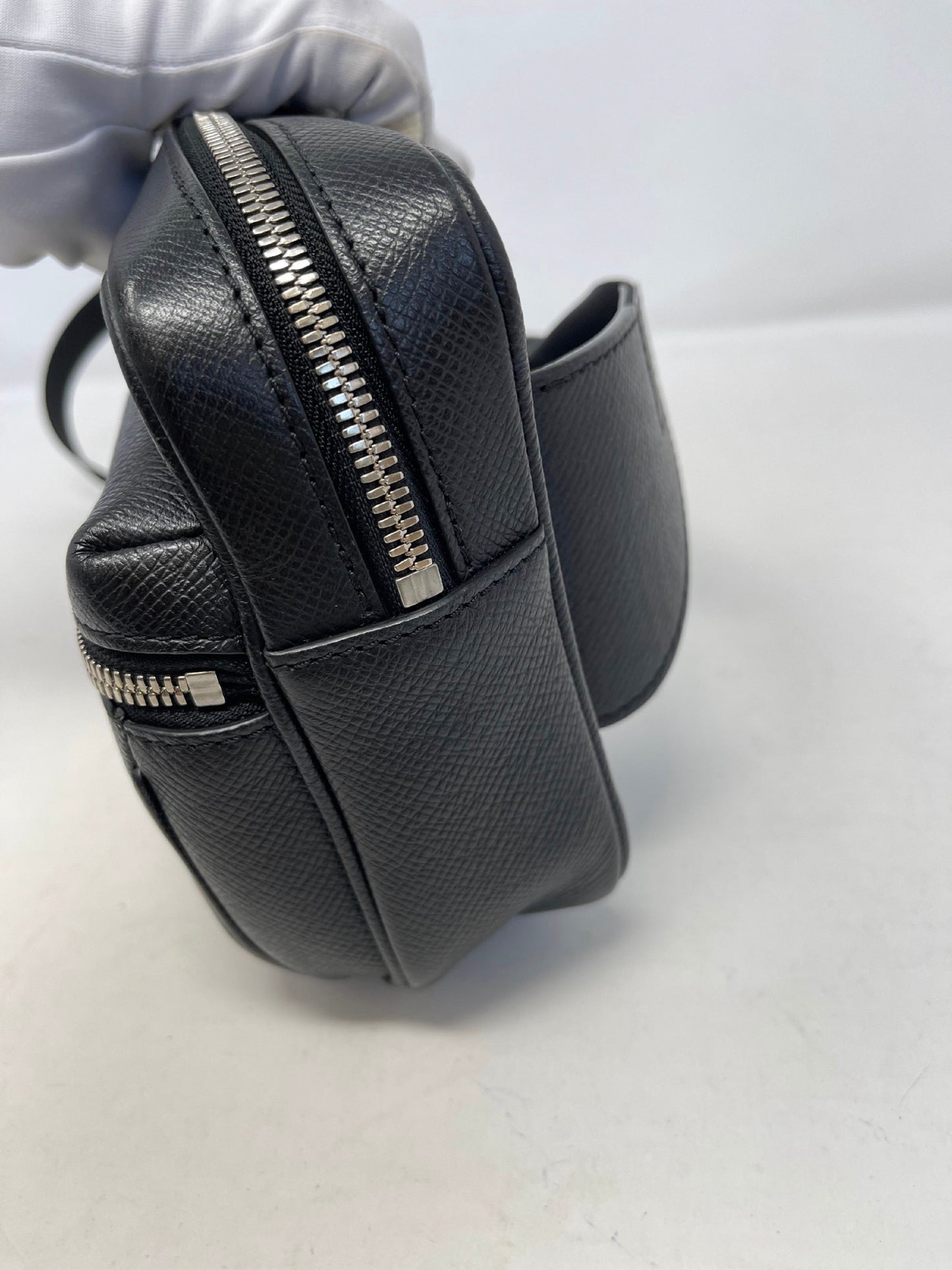 Louis Vuitton Taiga Lama Outdoor Messenger