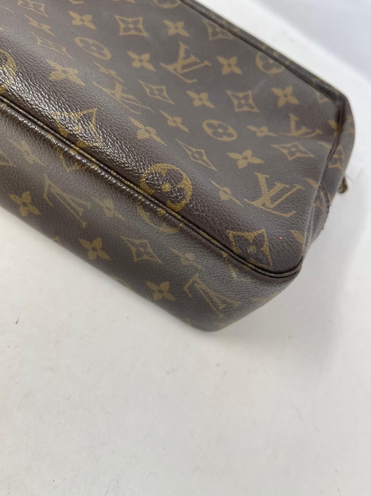 Louis Vuitton Trousse Toilette 28