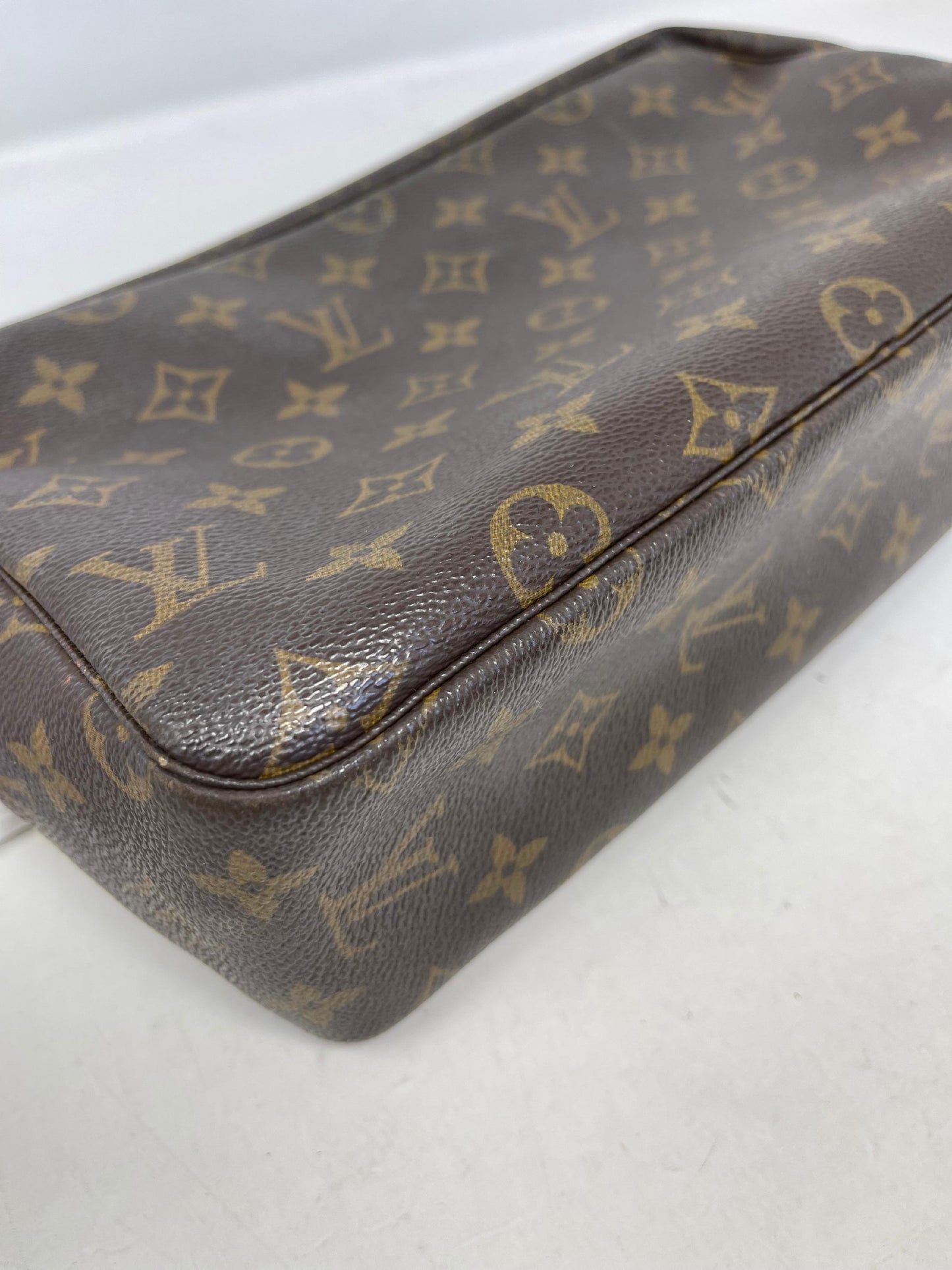 Louis Vuitton Trousse Toilette 28