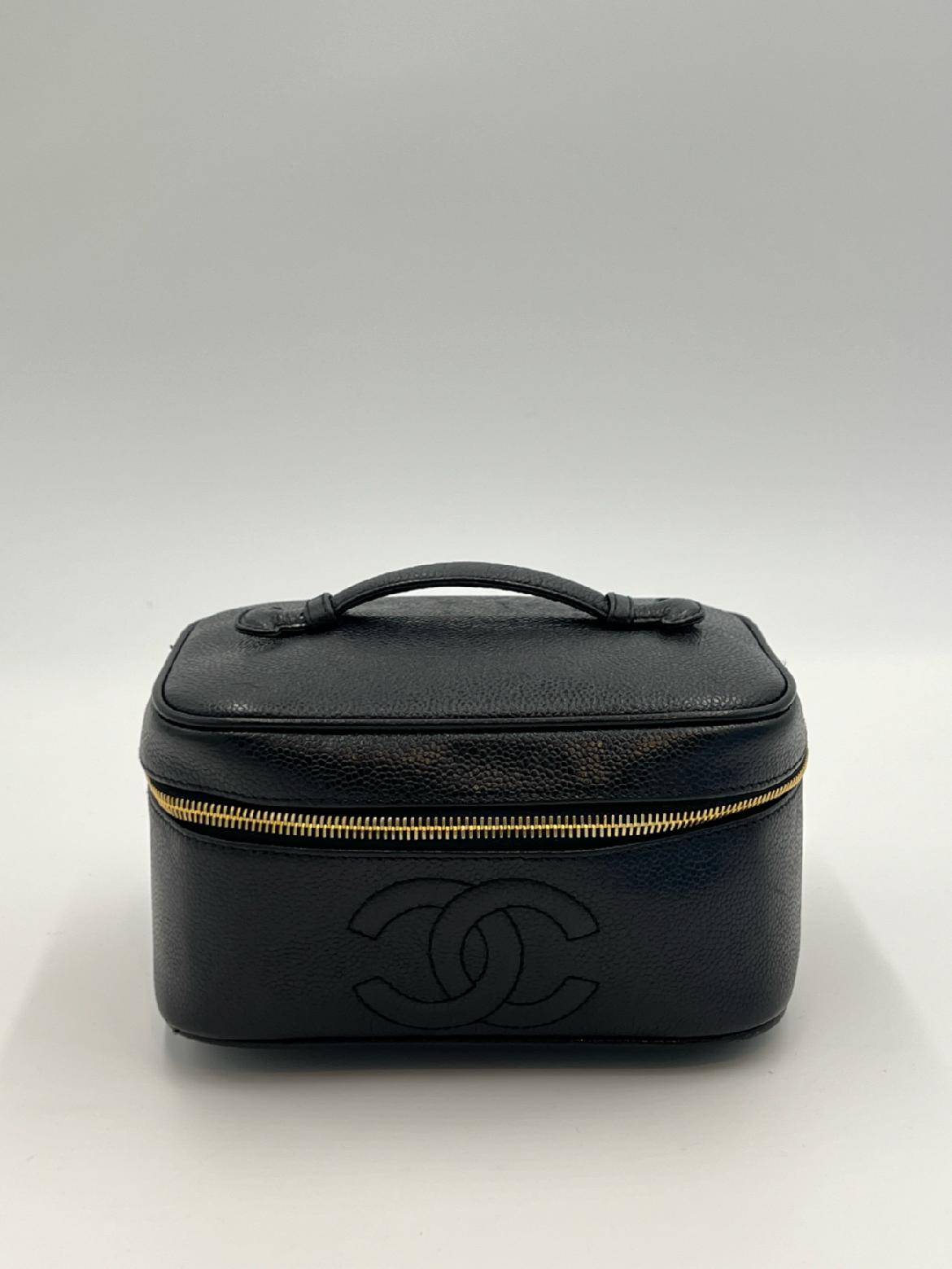 Caviar Horizontal Vanity - Chanel