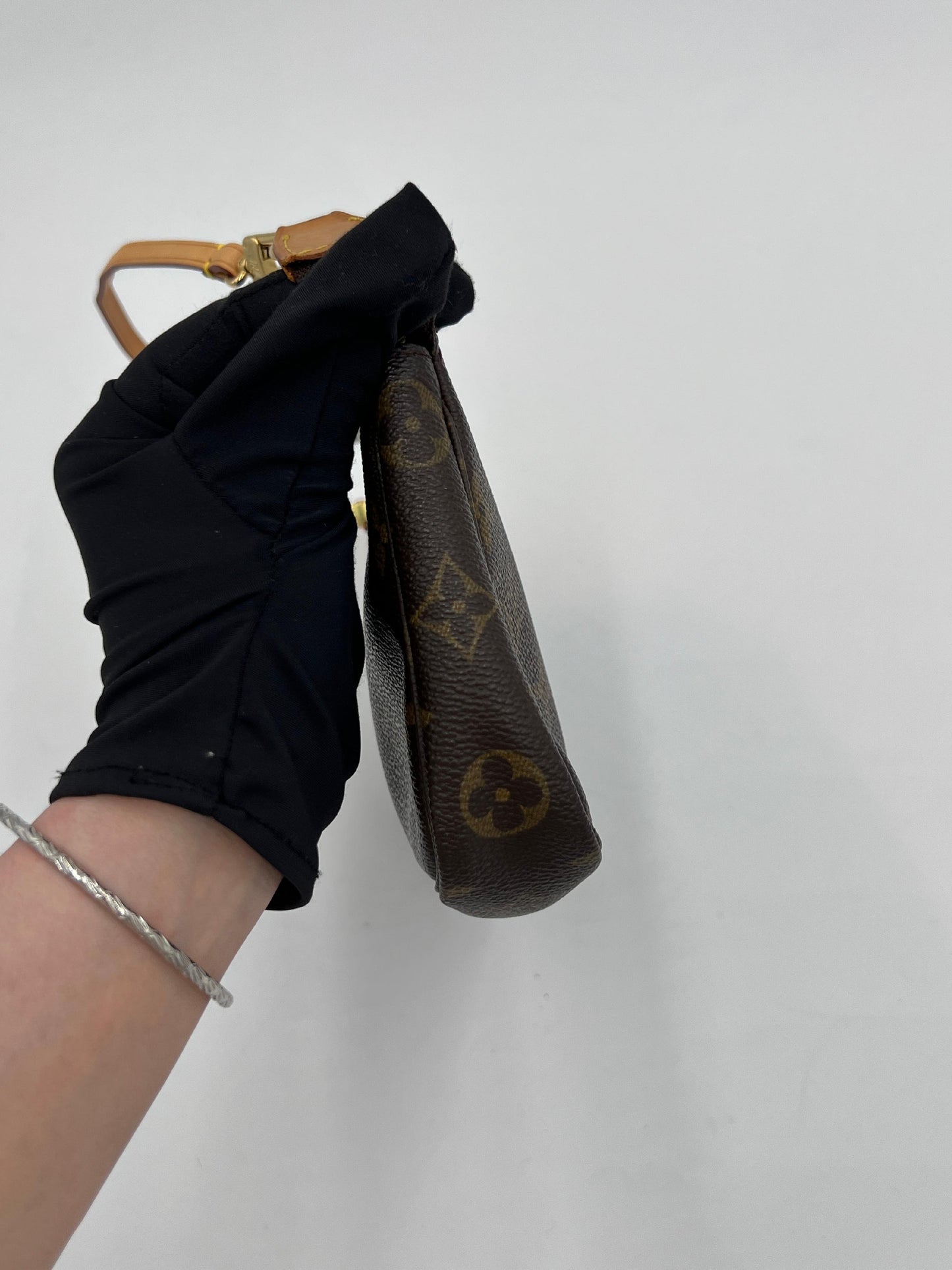 Pre-Owned Louis Vuitton Pochette Accessoire AH231