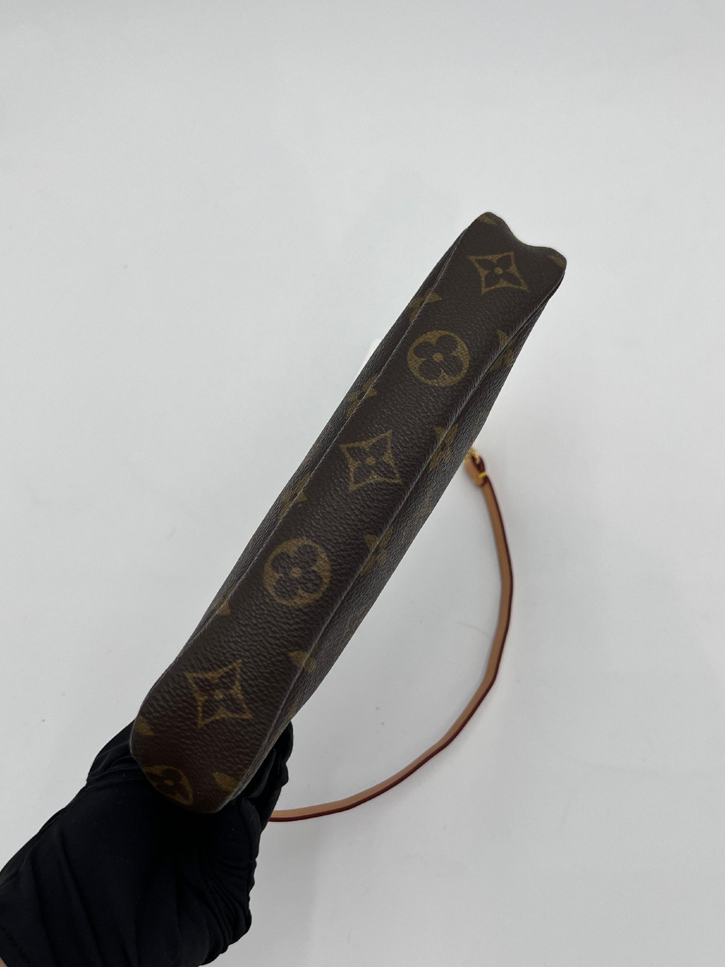 Pre-Owned Louis Vuitton Pochette Accessoire AH231