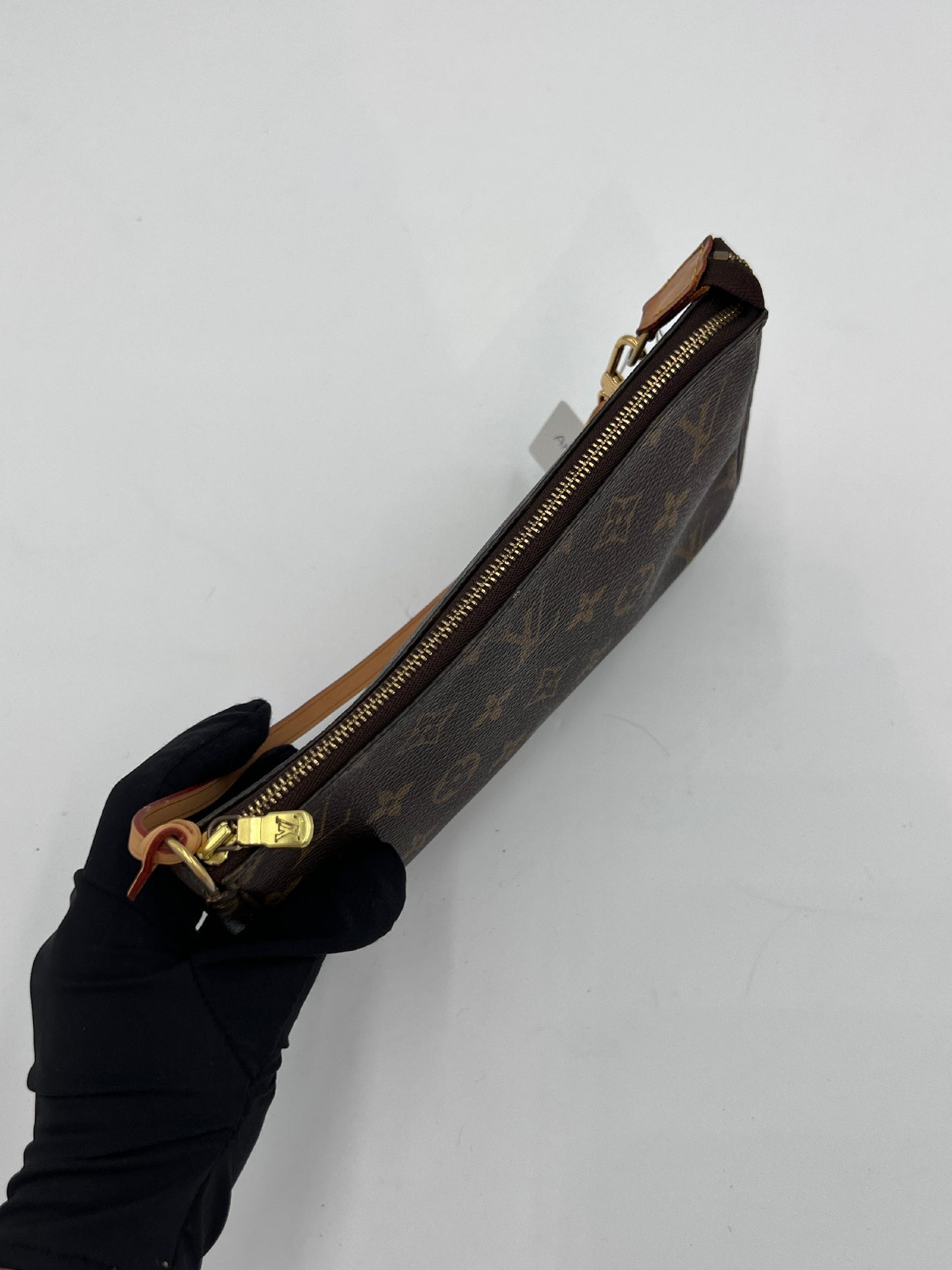 Pre-Owned Louis Vuitton Pochette Accessoire AH231