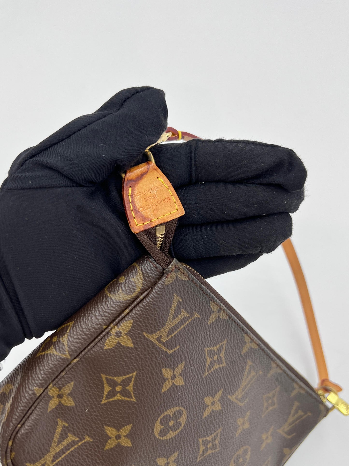 Pre-Owned Louis Vuitton Pochette Accessoire AH231