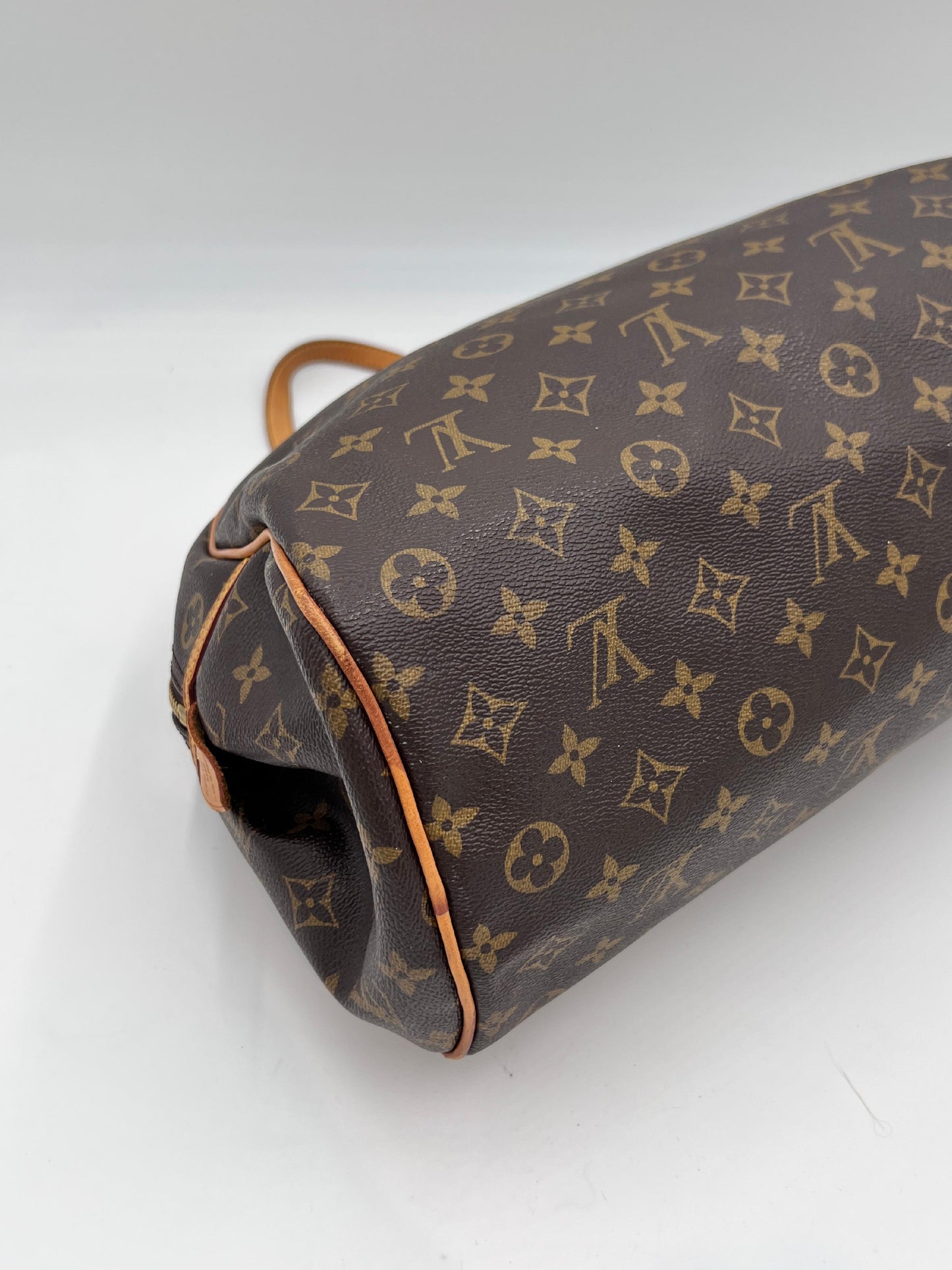 Louis Vuitton Montorgueuil MM