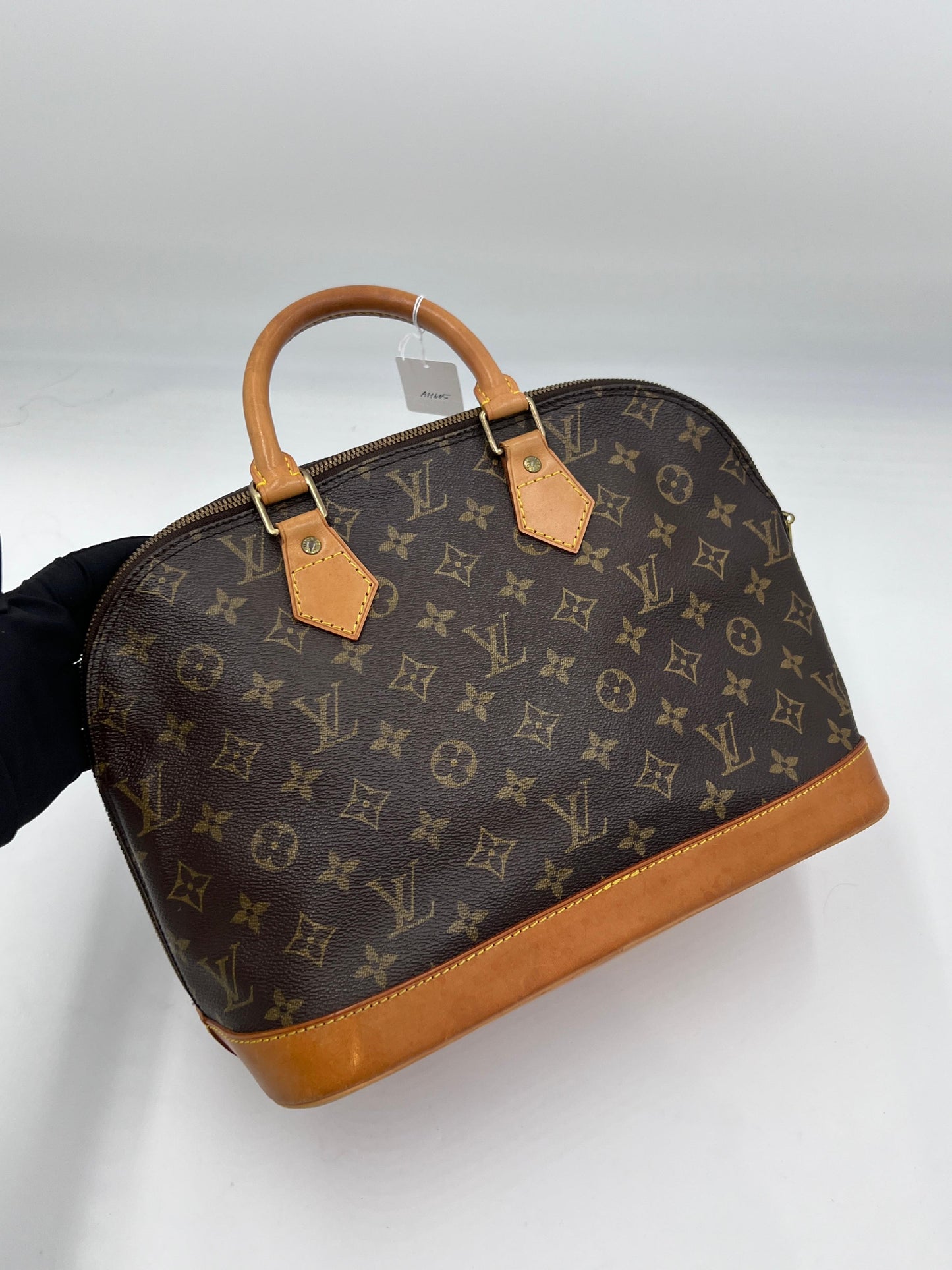 Louis Vuitton Alma (AH605)