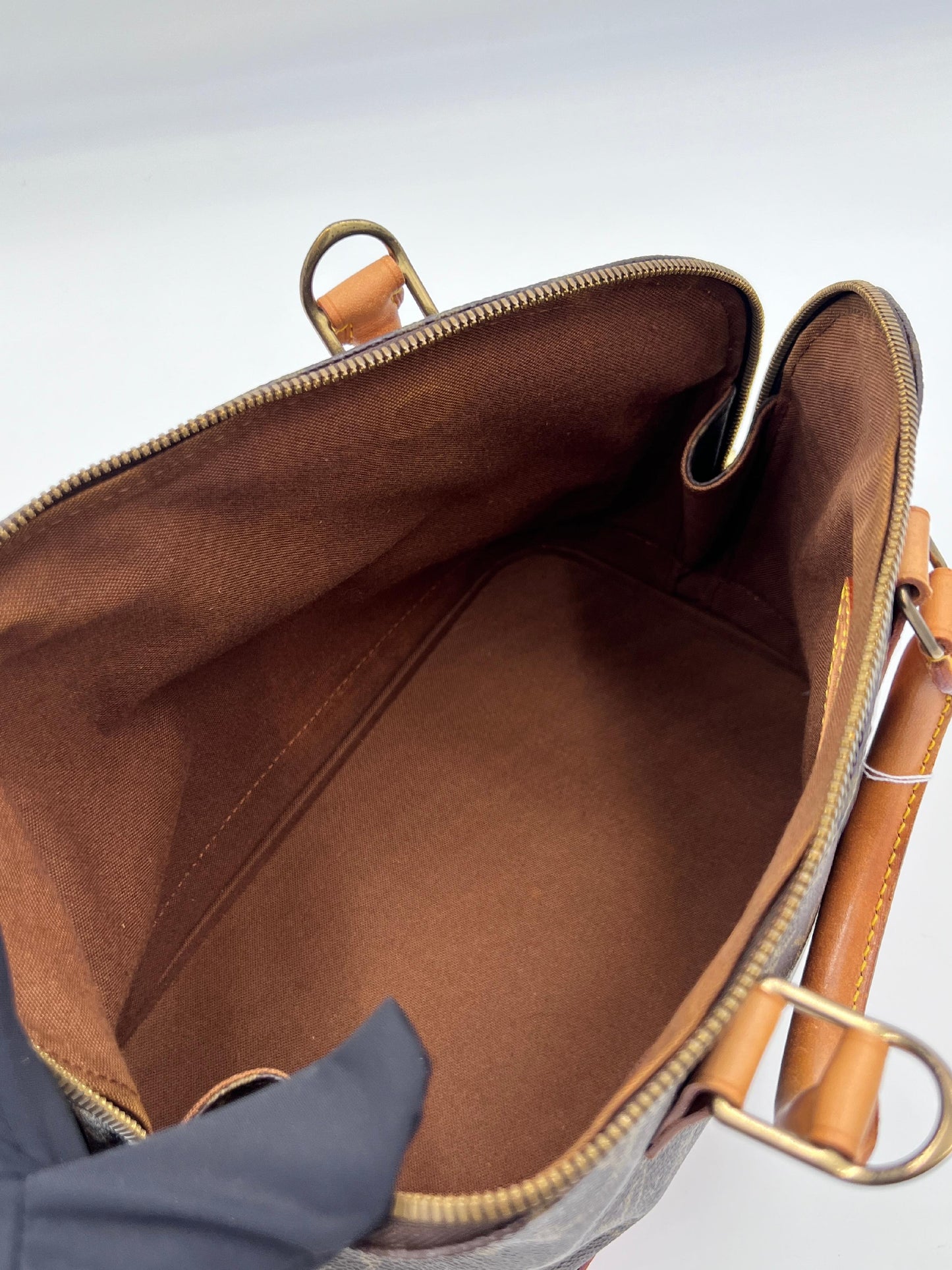 Louis Vuitton Alma (AH605)