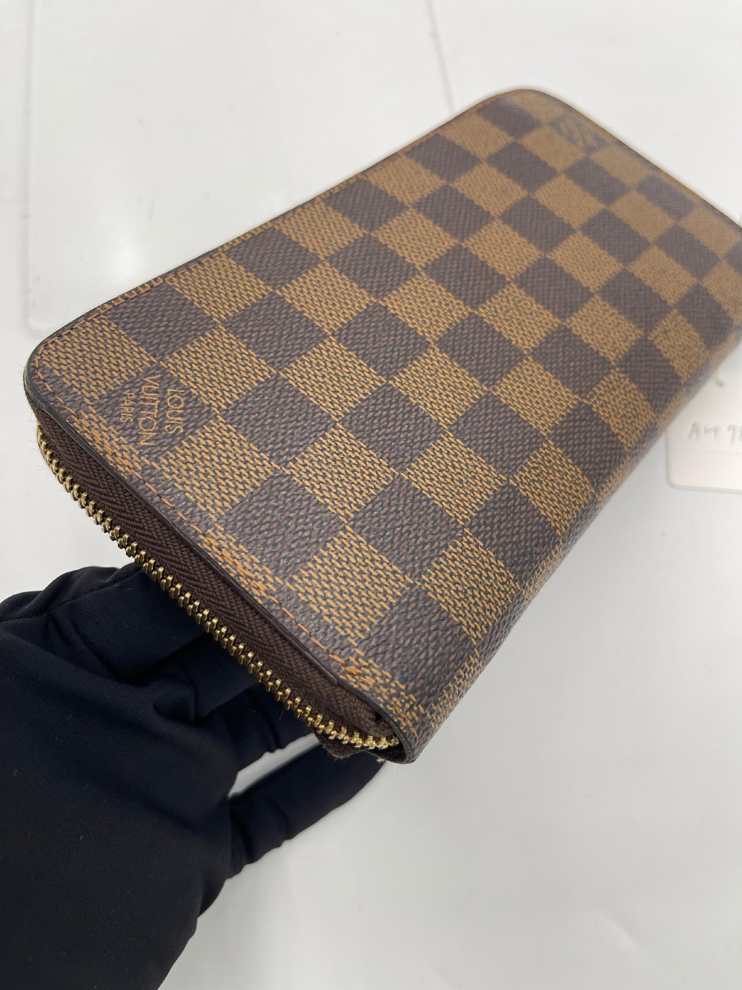 Louis Vuitton Zippy Wallet Damier