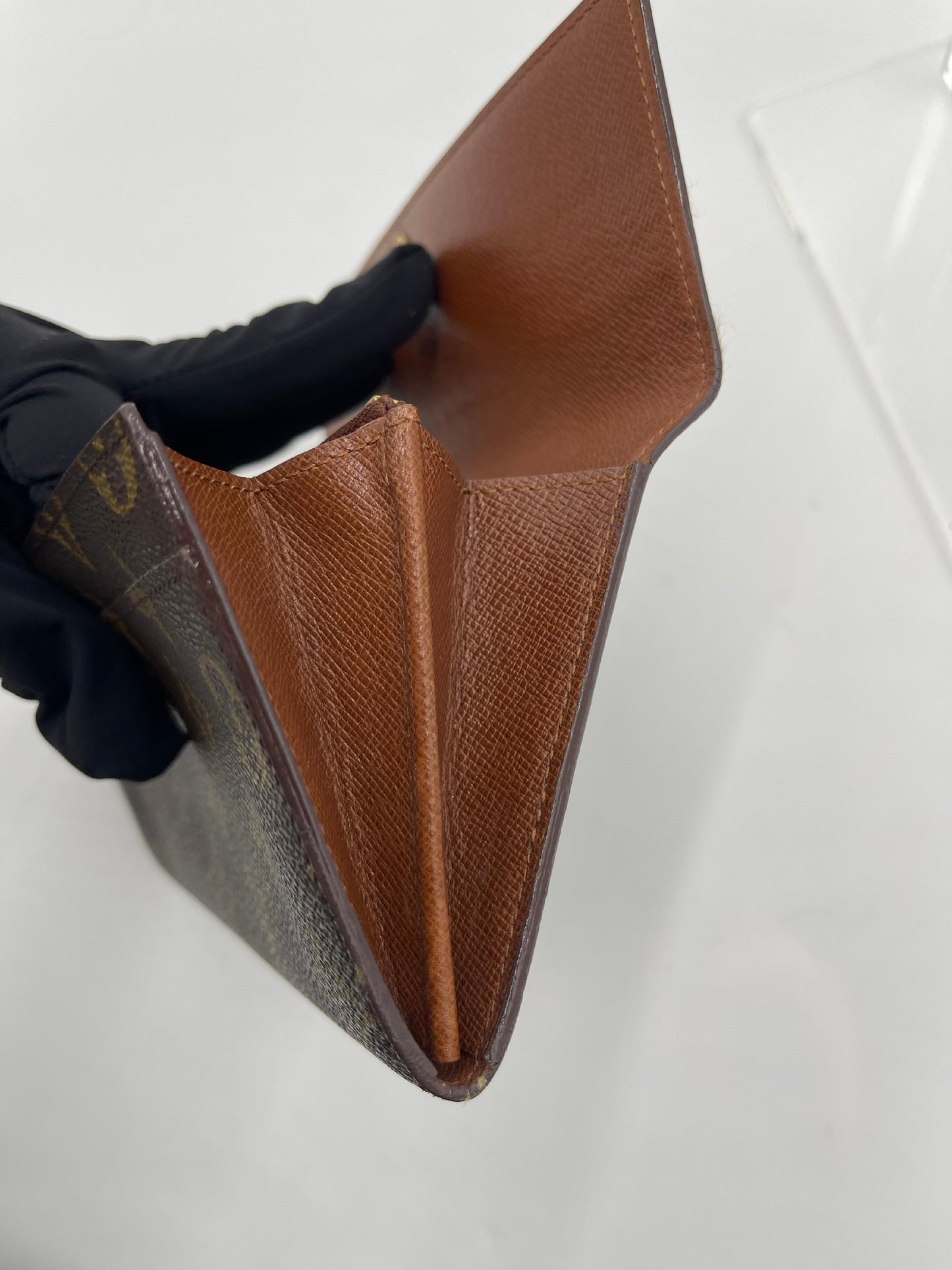 Louis Vuitton Sarah Wallet TH0946 (AH921)