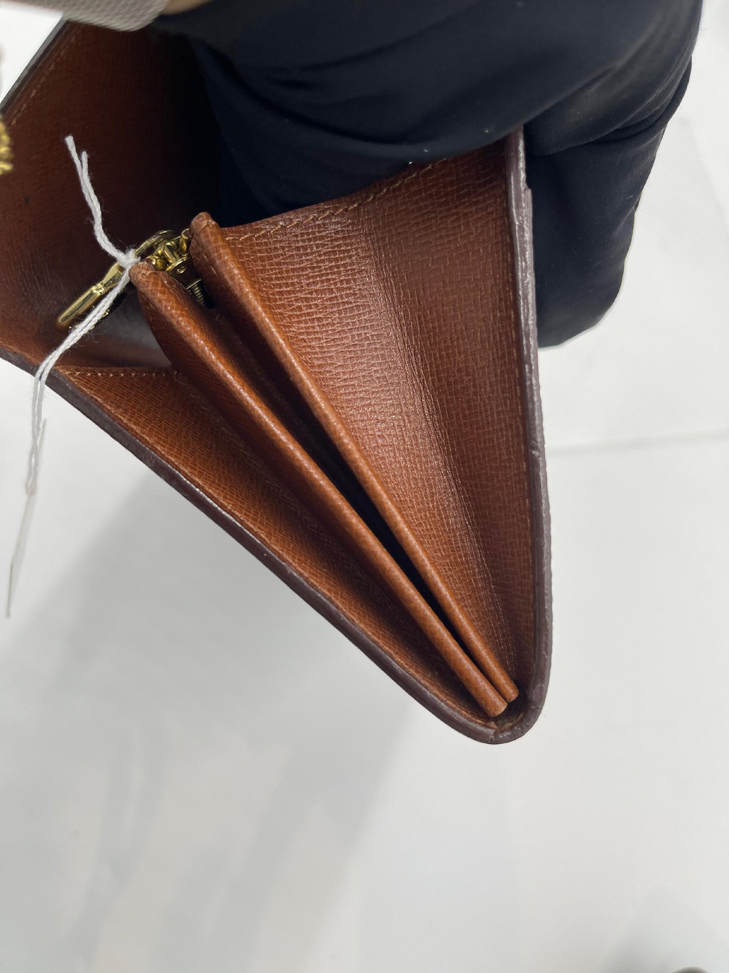 Louis Vuitton Sarah Wallet TH0946 (AH921)