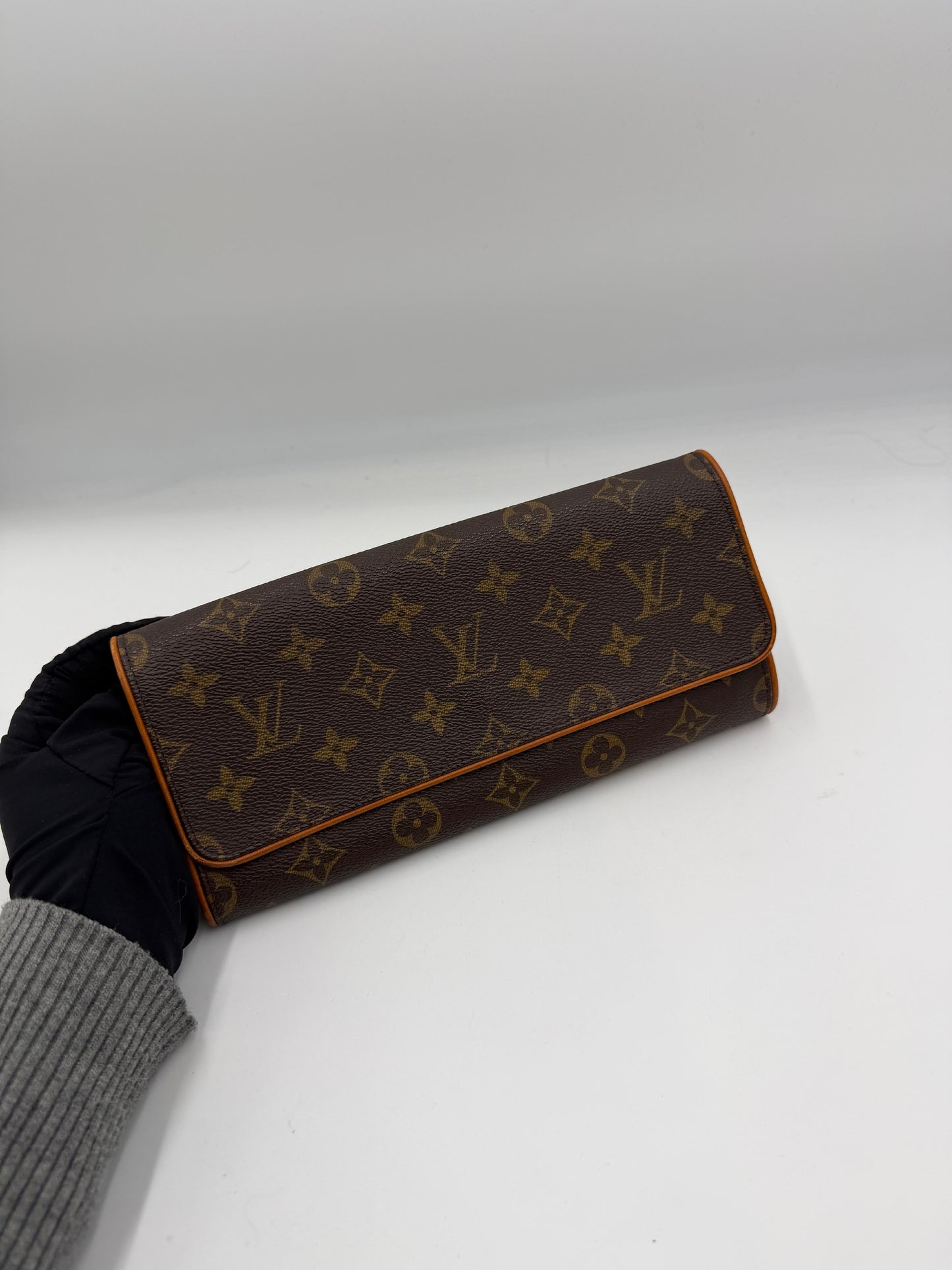 Louis Vuitton Pochette Twin GM (AI058)