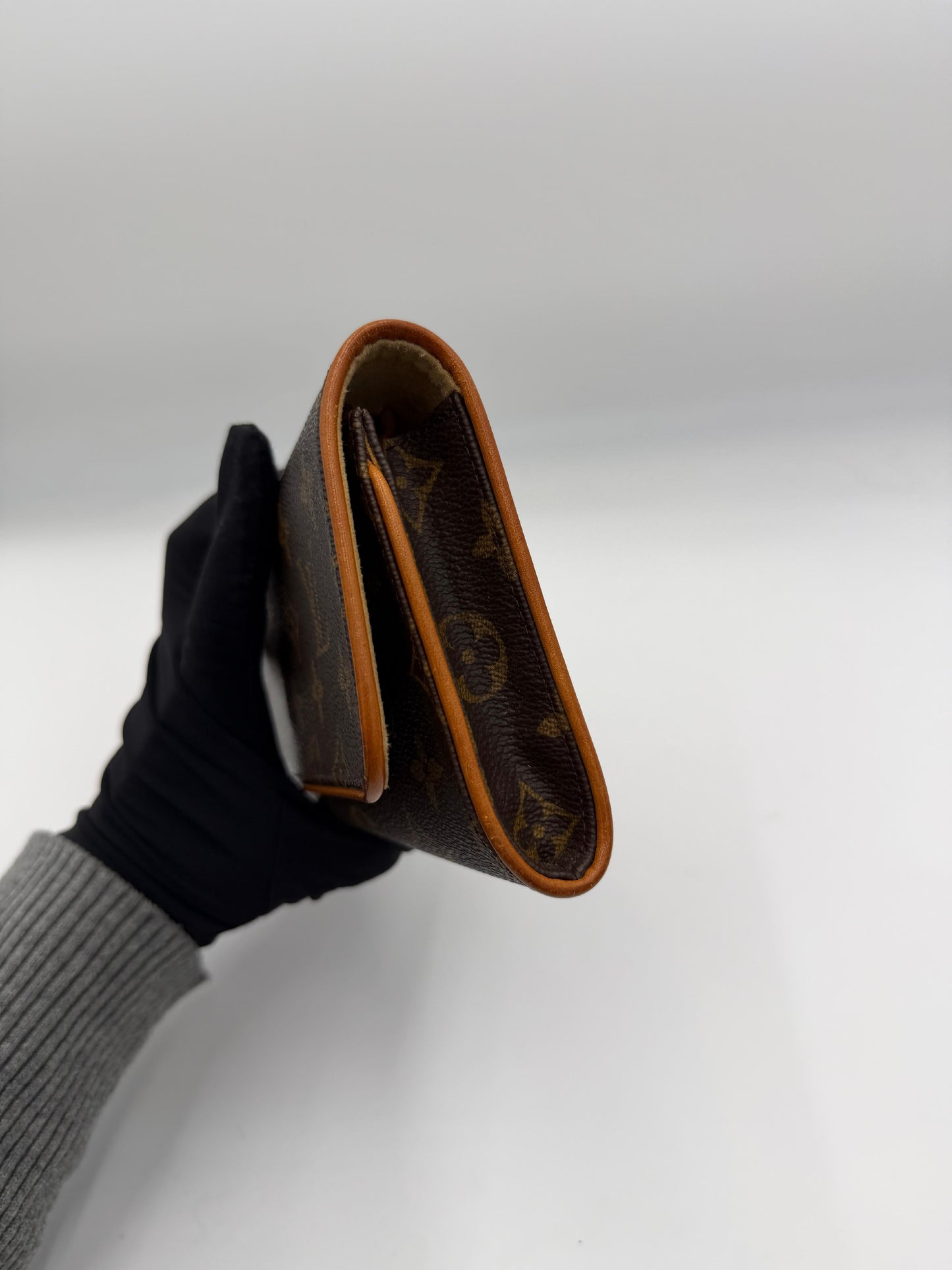 Louis Vuitton Pochette Twin GM (AI058)