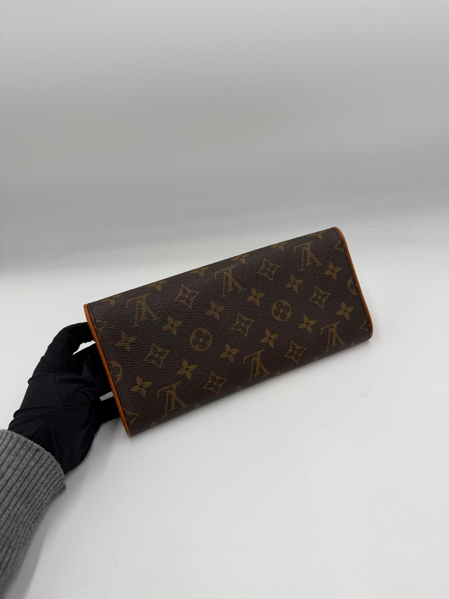 Louis Vuitton Pochette Twin GM (AI058)