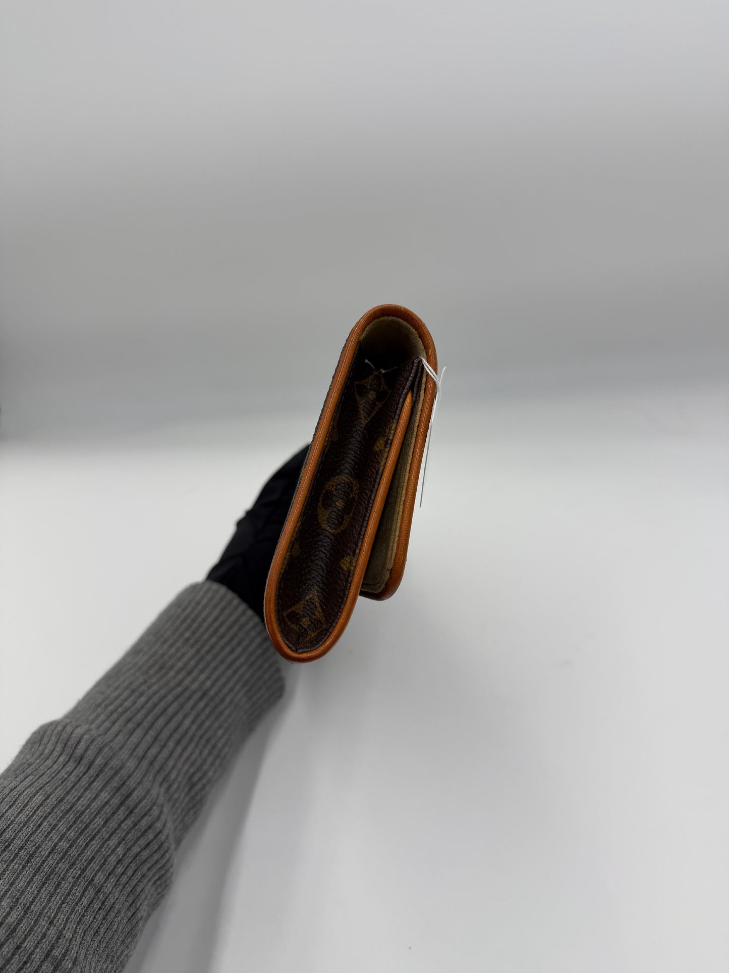 Louis Vuitton Pochette Twin GM (AI058)