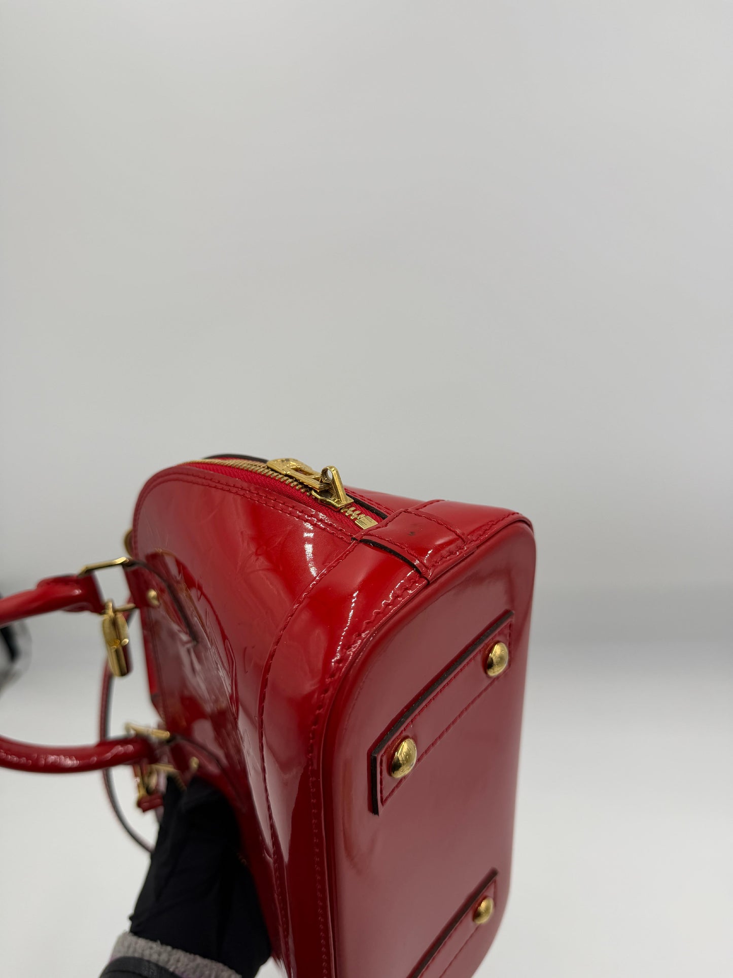 Pre-Owned Louis Vuitton Alma BB Vernis with Strap AI119