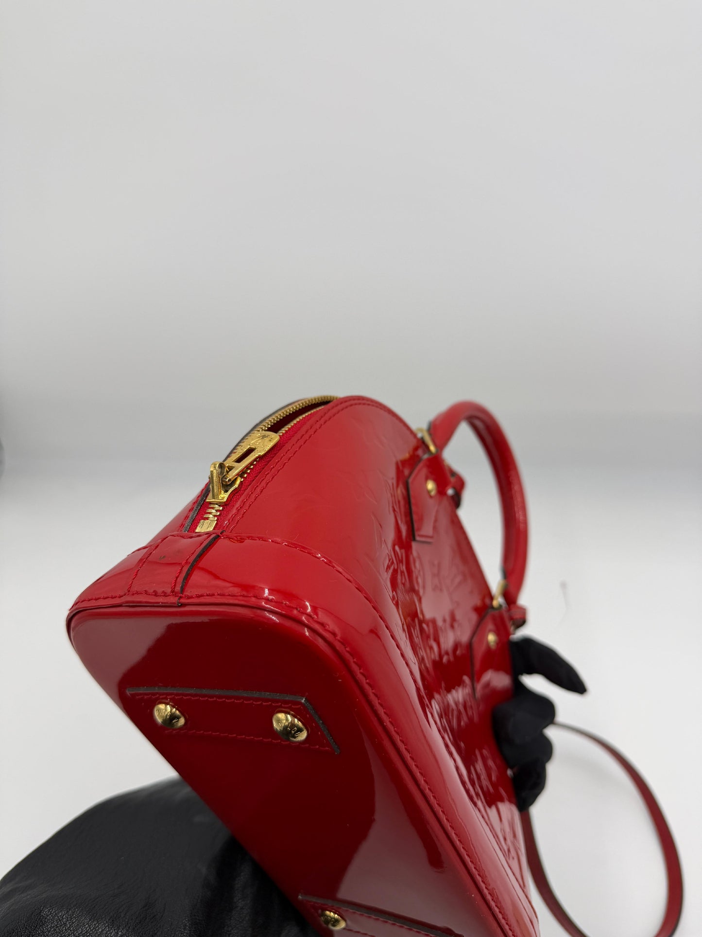 Pre-Owned Louis Vuitton Alma BB Vernis with Strap AI119