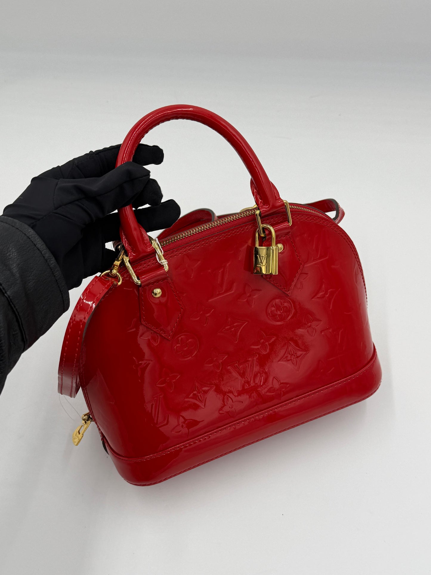 Pre-Owned Louis Vuitton Alma BB Vernis with Strap AI119