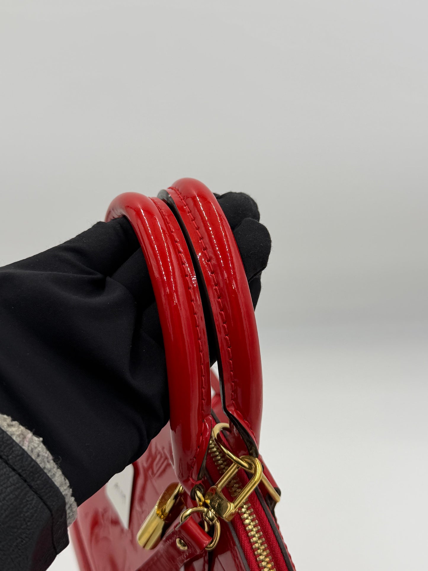 Pre-Owned Louis Vuitton Alma BB Vernis with Strap AI119