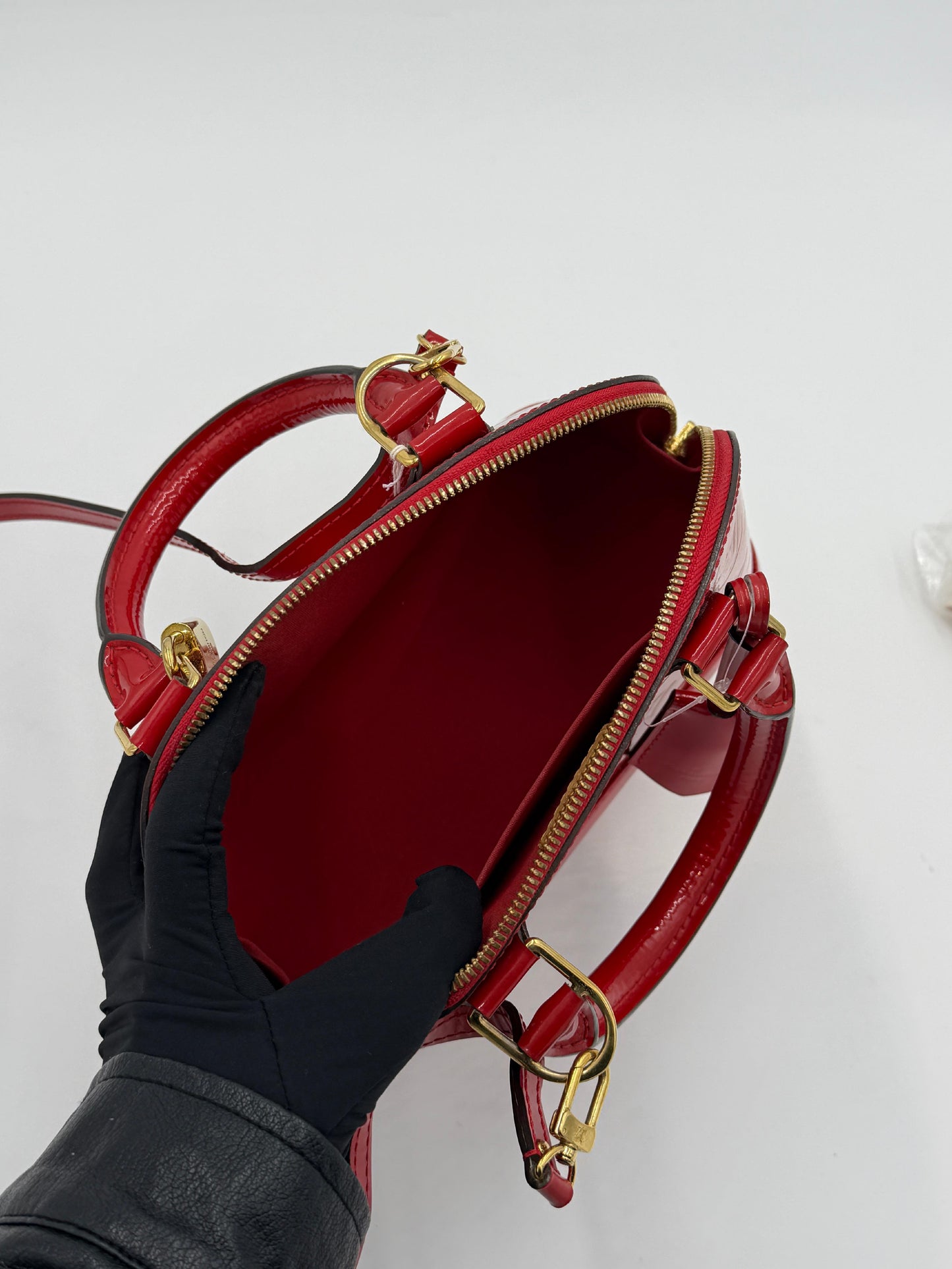 Pre-Owned Louis Vuitton Alma BB Vernis with Strap AI119