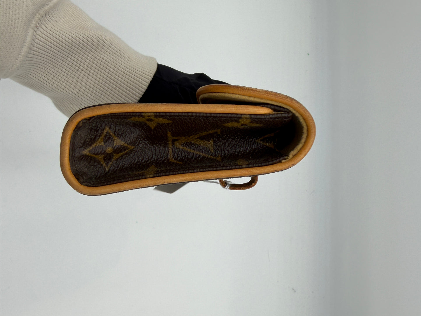 Louis Vuitton Pochette Florentine M