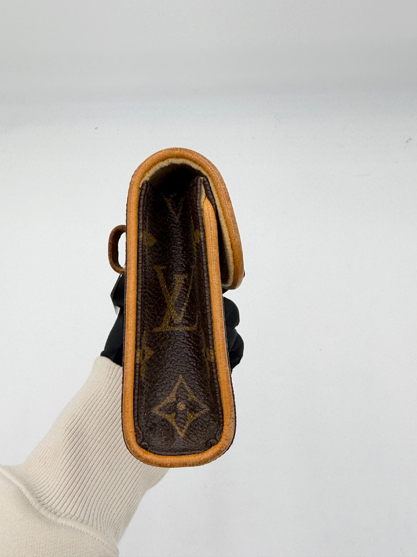 Louis Vuitton Pochette Florentine M