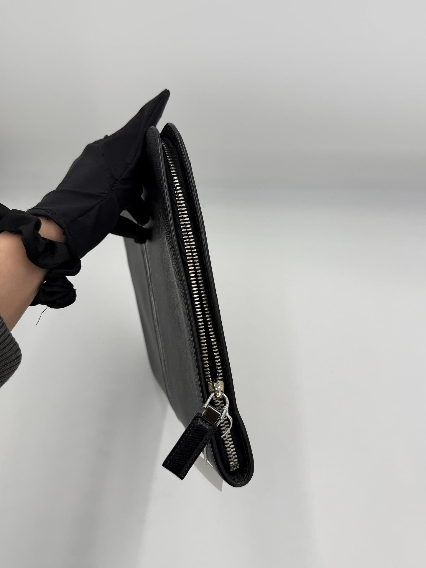 Prada Saffiano Zip Clutch Pre-Owned