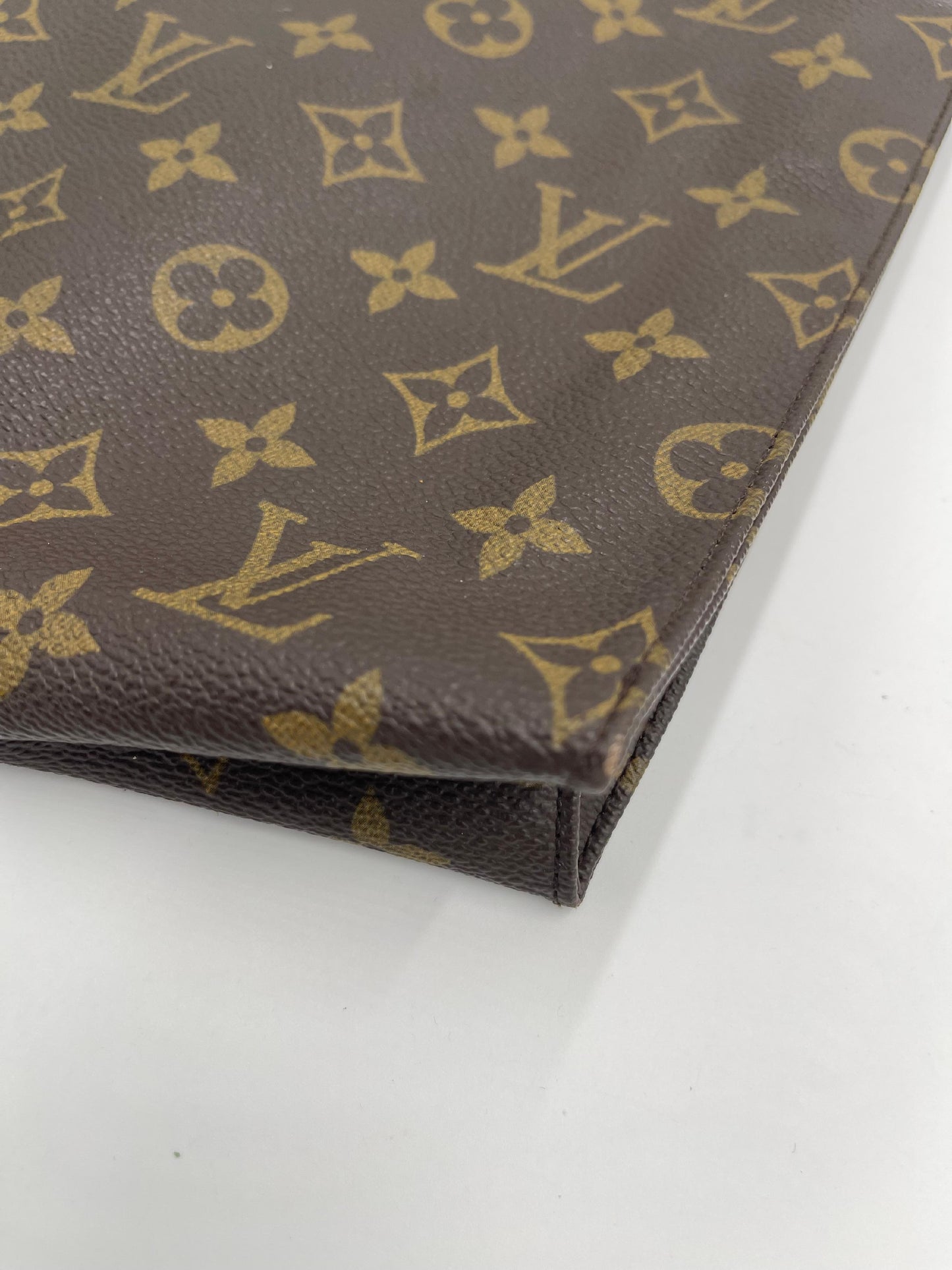 Louis Vuitton Monogram Toiletry Pouch (AI779)