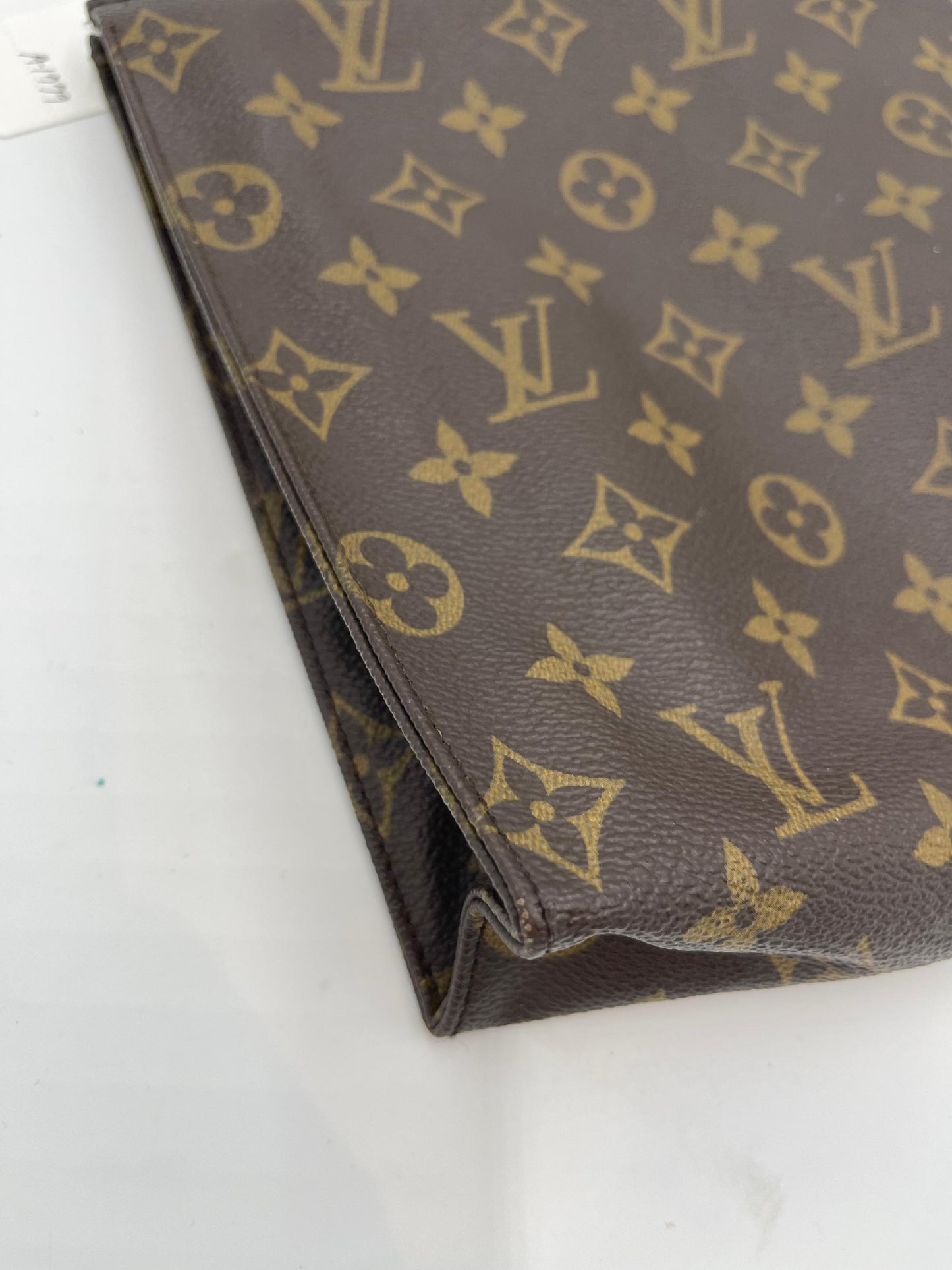 Louis Vuitton Monogram Toiletry Pouch (AI779)
