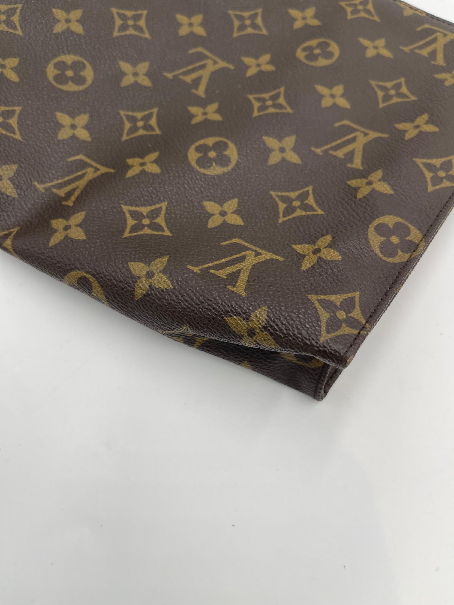 Louis Vuitton Monogram Toiletry Pouch (AI779)