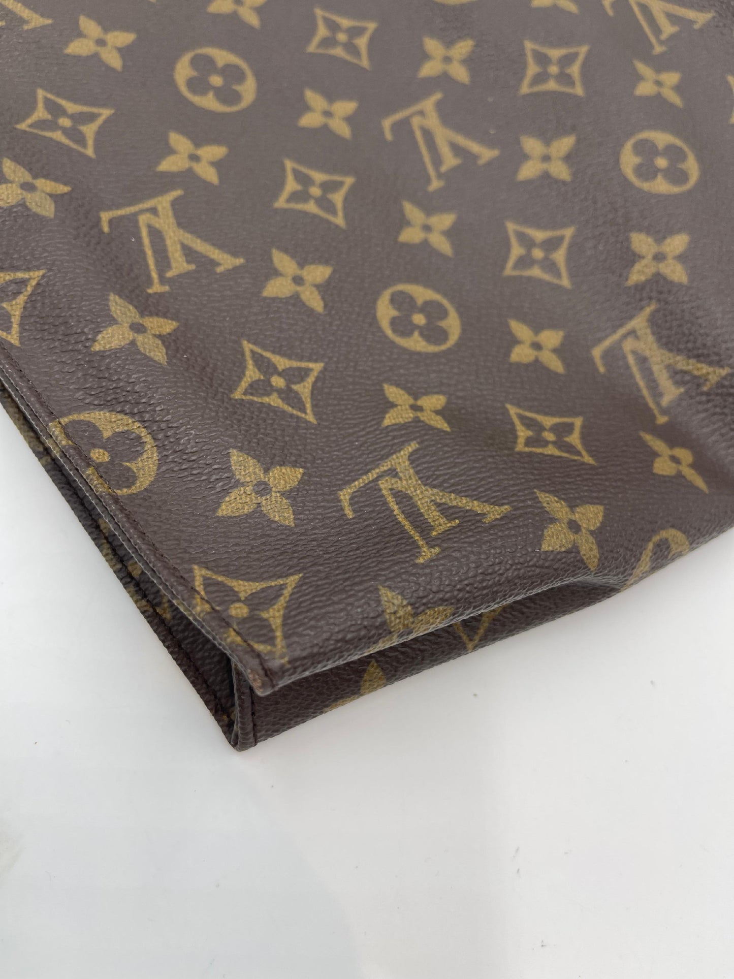 Louis Vuitton Monogram Toiletry Pouch (AI779)