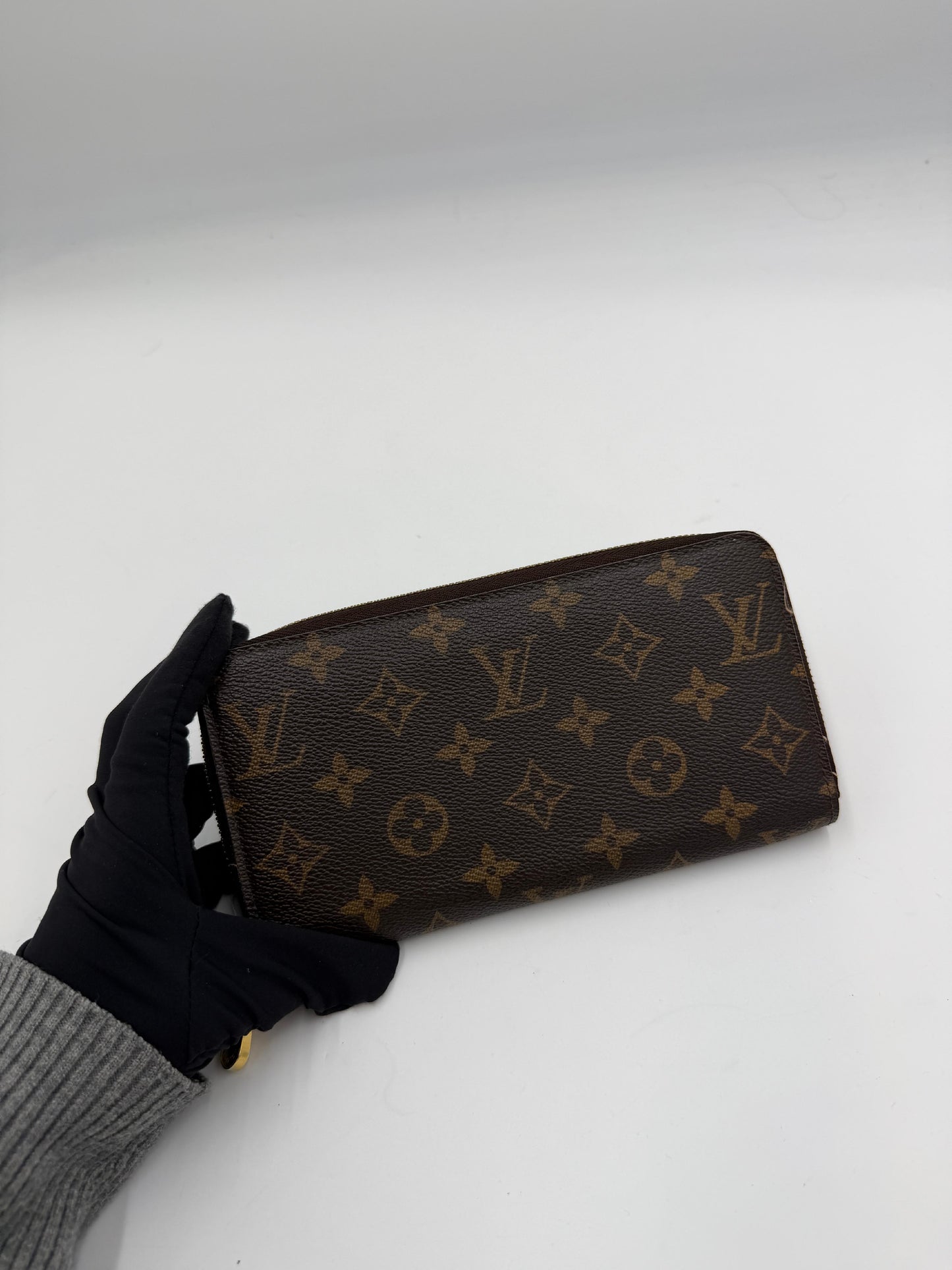 Louis Vuitton Monogram Zippy Wallet (AI862)