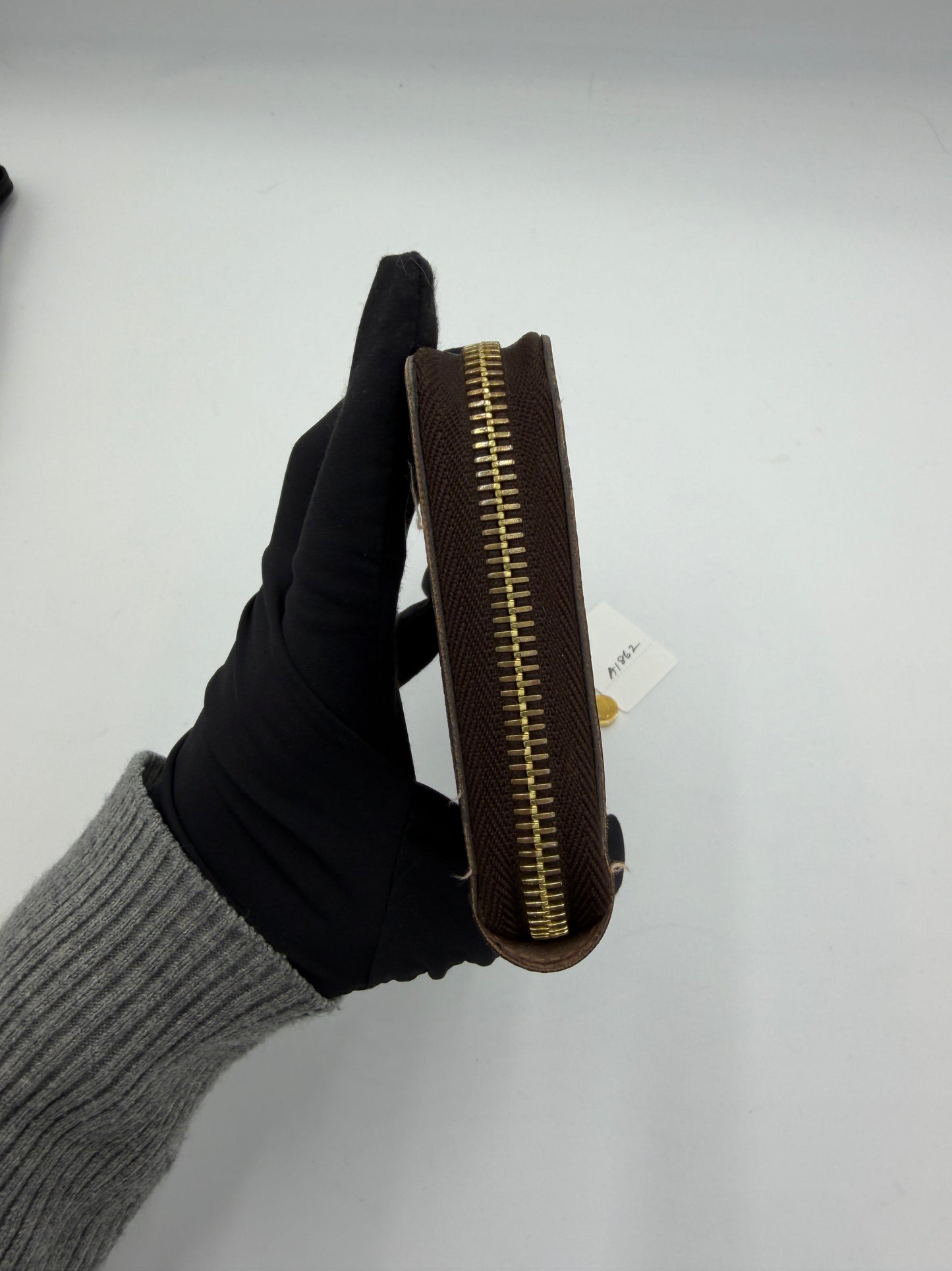 Louis Vuitton Monogram Zippy Wallet (AI862)
