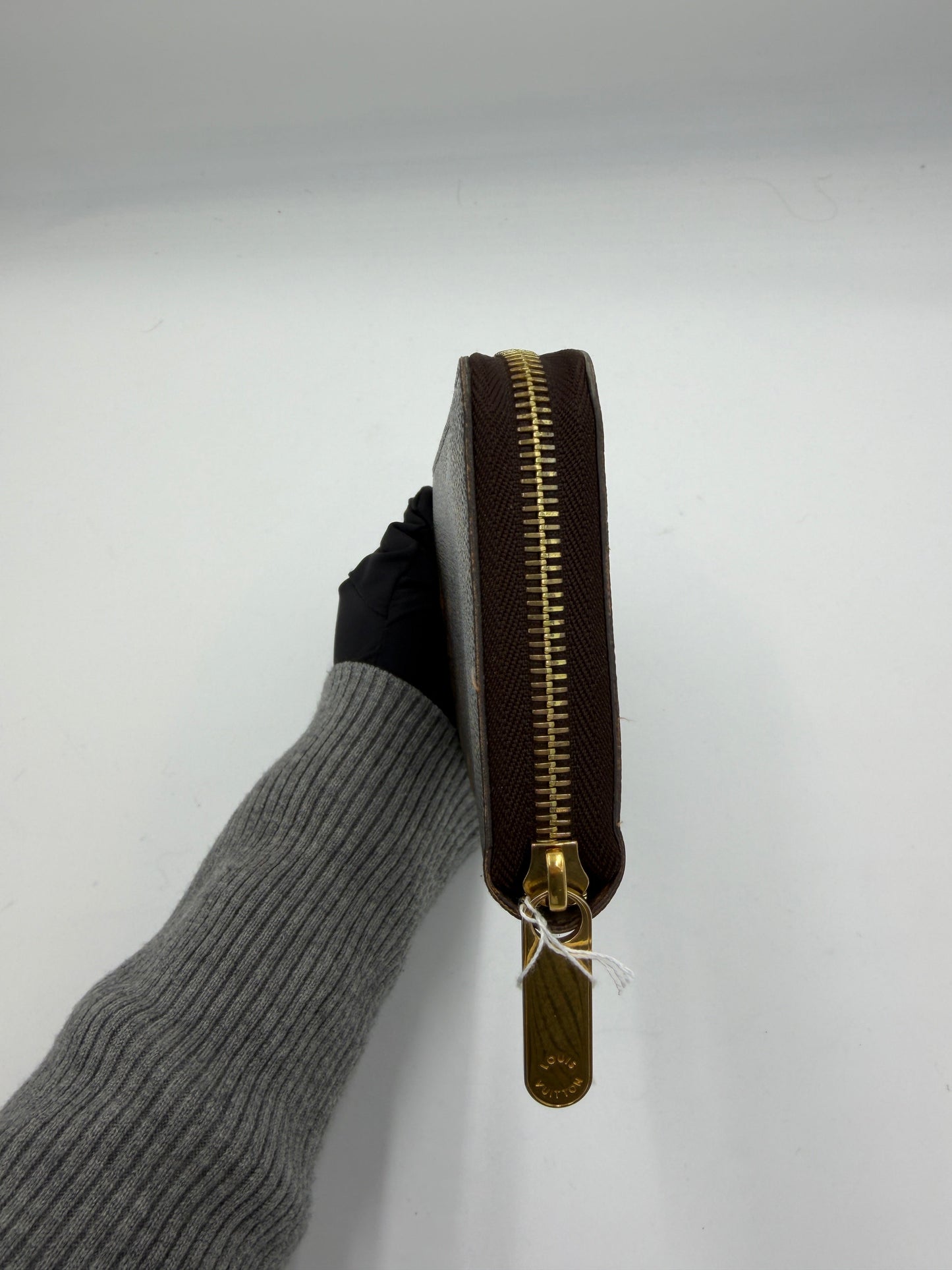 Louis Vuitton Monogram Zippy Wallet (AI862)