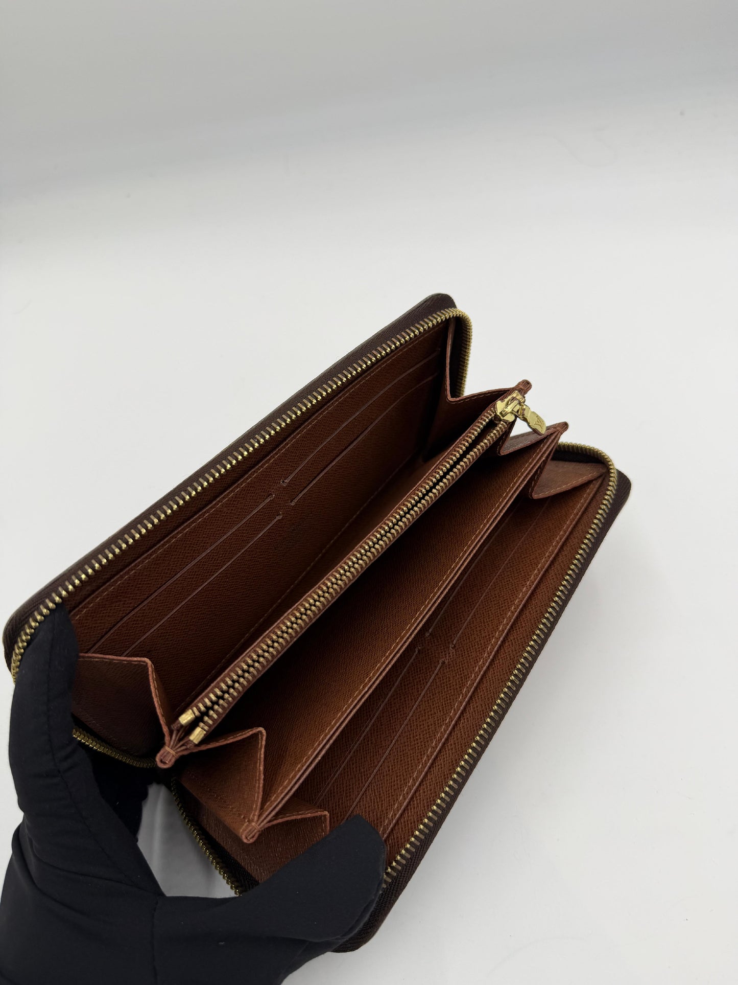 Louis Vuitton Monogram Zippy Wallet (AI862)