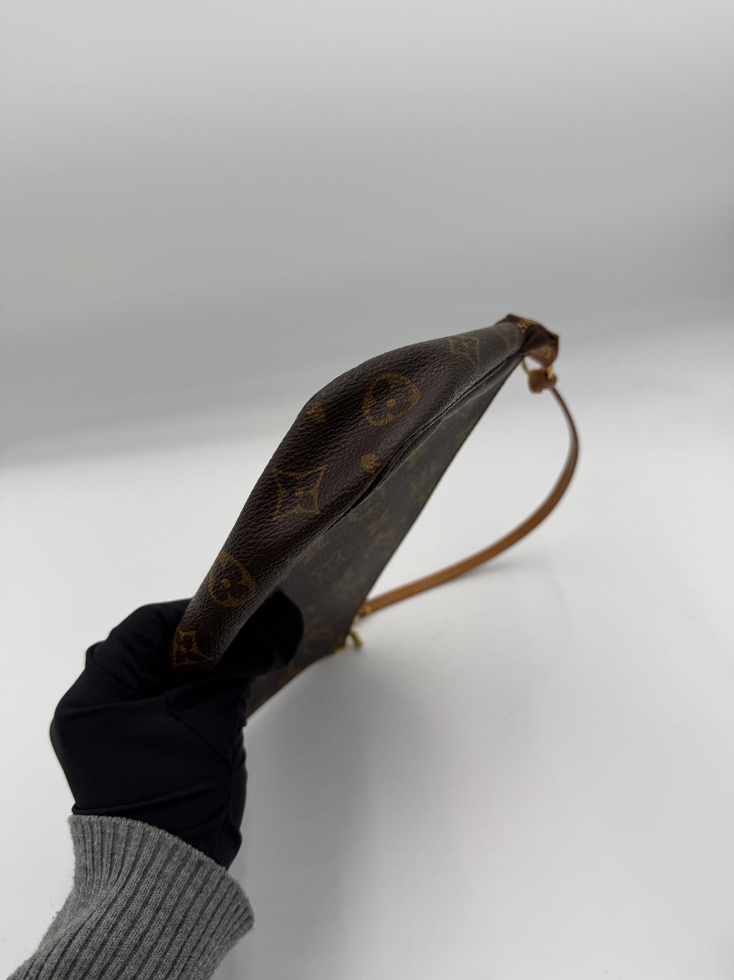 Pre-Owned Louis Vuitton Pochette Accessoires AI866