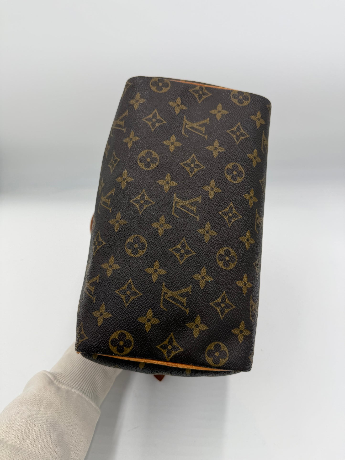 Pre-Owned Louis Vuitton Monogram Speedy 25 AJ011