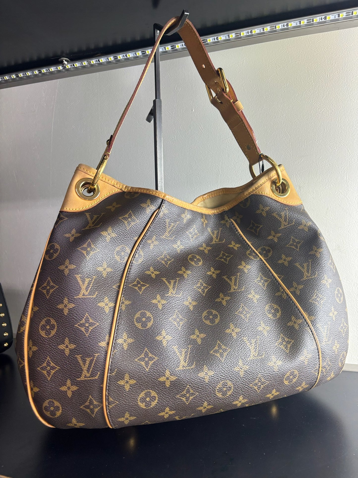 Louis Vuitton Monogram Galliera GM (B01279425M)