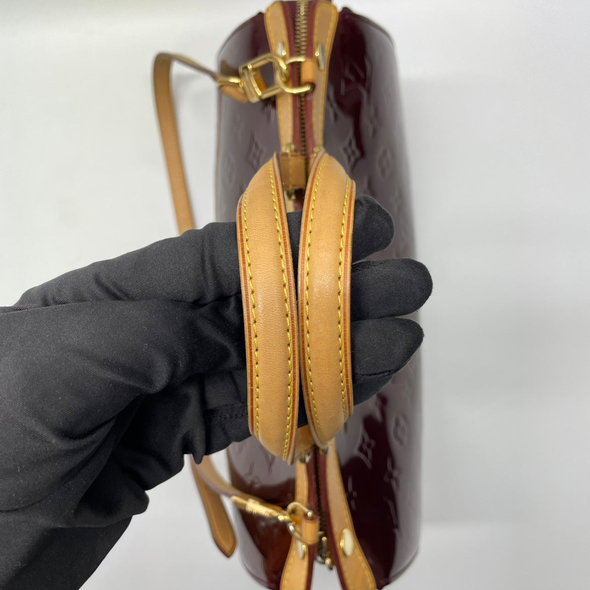 Louis Vuitton Monogram Vernis Amarante Brea MM Shoulder Bag M91690 (V1220324PJ)