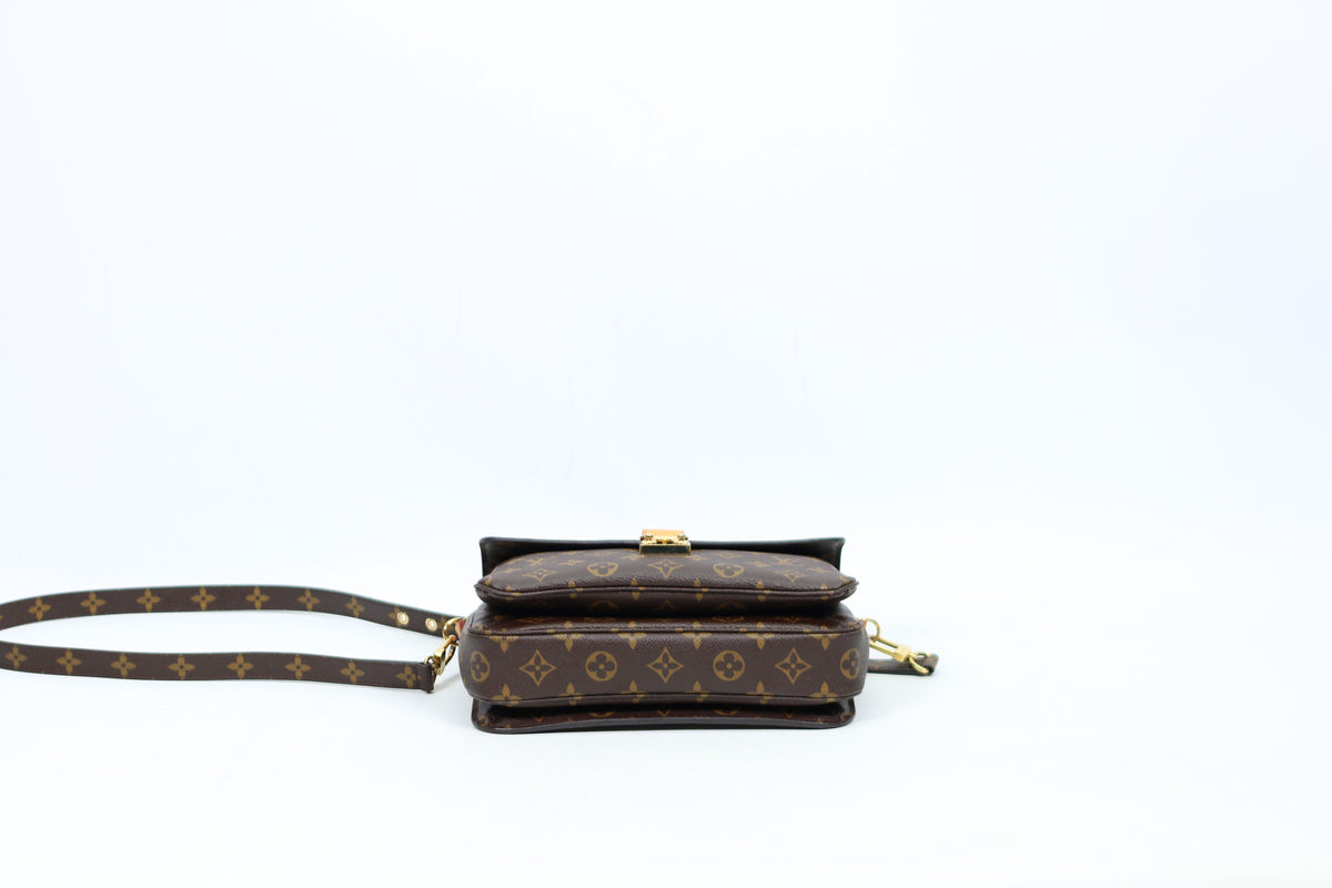 Louis Vuitton Brown PVC Monogram Canvas Pochette Metis ONE Shoulder Bag M40780