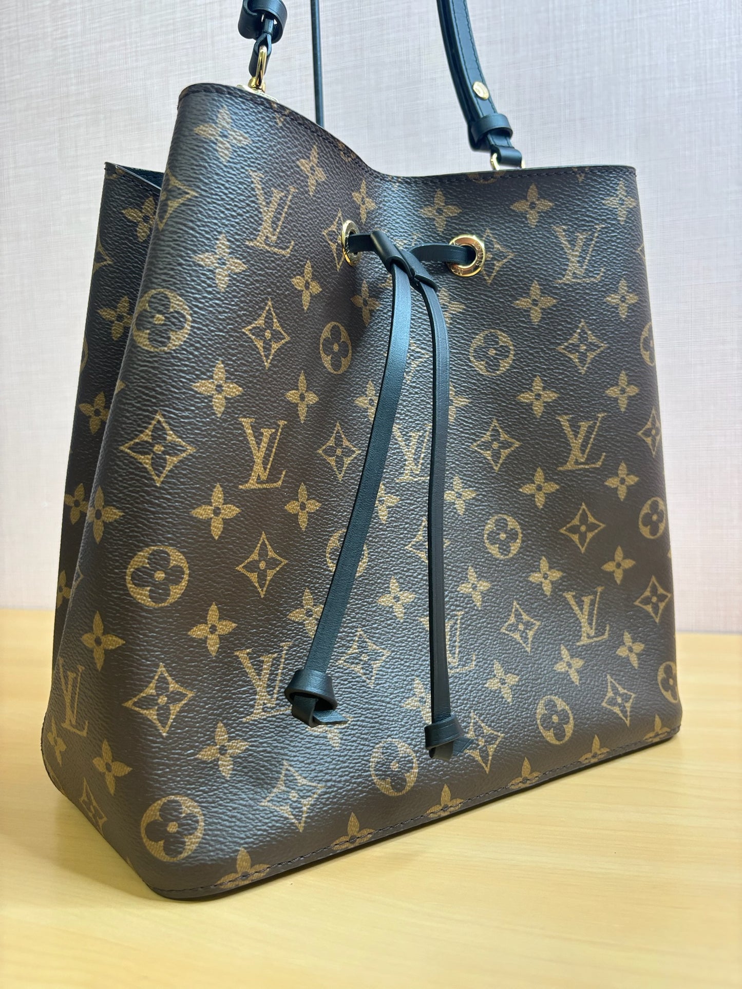 Louis Vuitton NeoNoé MM in Monogram Canvas