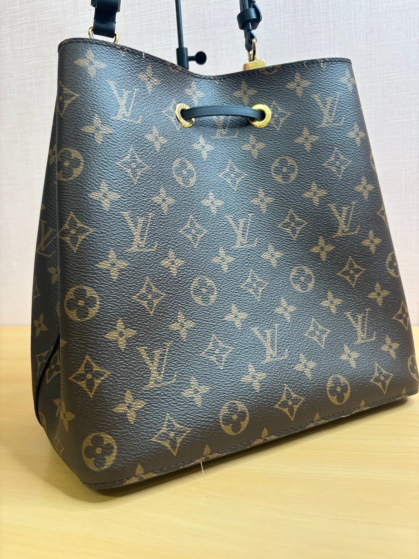 Louis Vuitton NeoNoé MM in Monogram Canvas