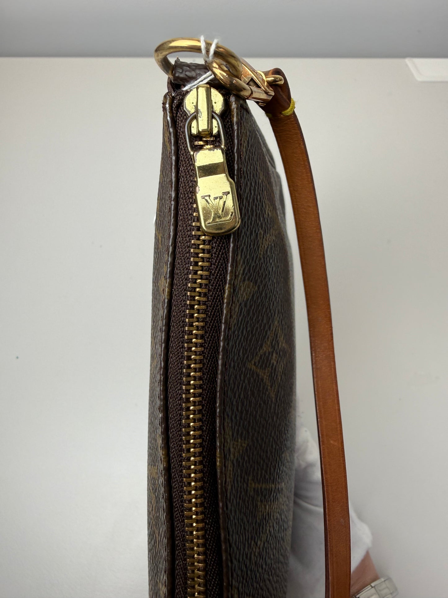Pre-Owned Louis Vuitton Pochette Accessoires AJ126