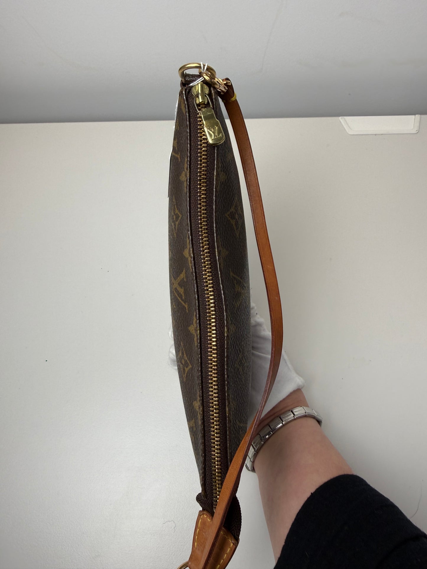 Pre-Owned Louis Vuitton Pochette Accessoires AJ126
