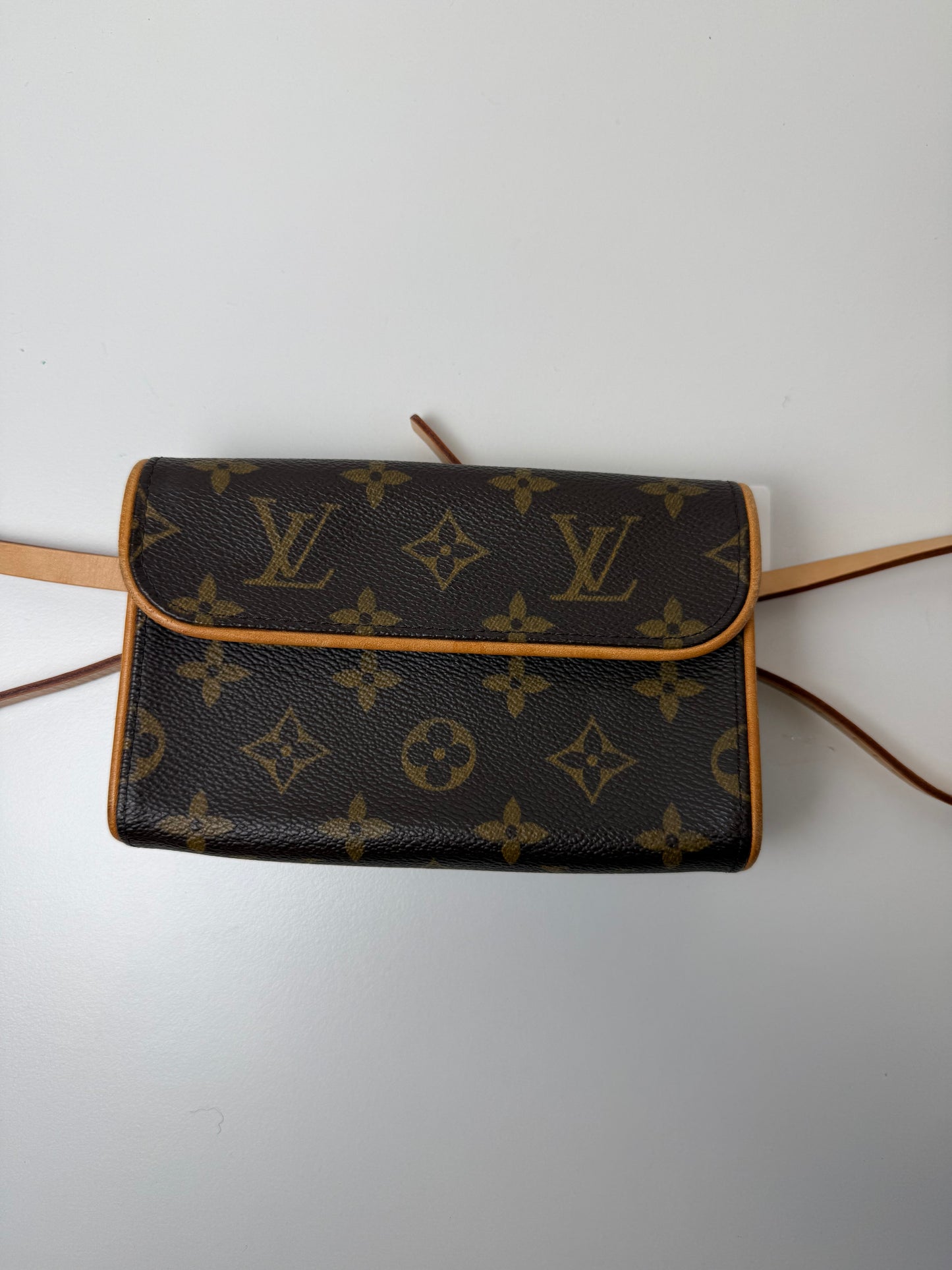 Pre-Owned Louis Vuitton Pochette Florentine M AJ130