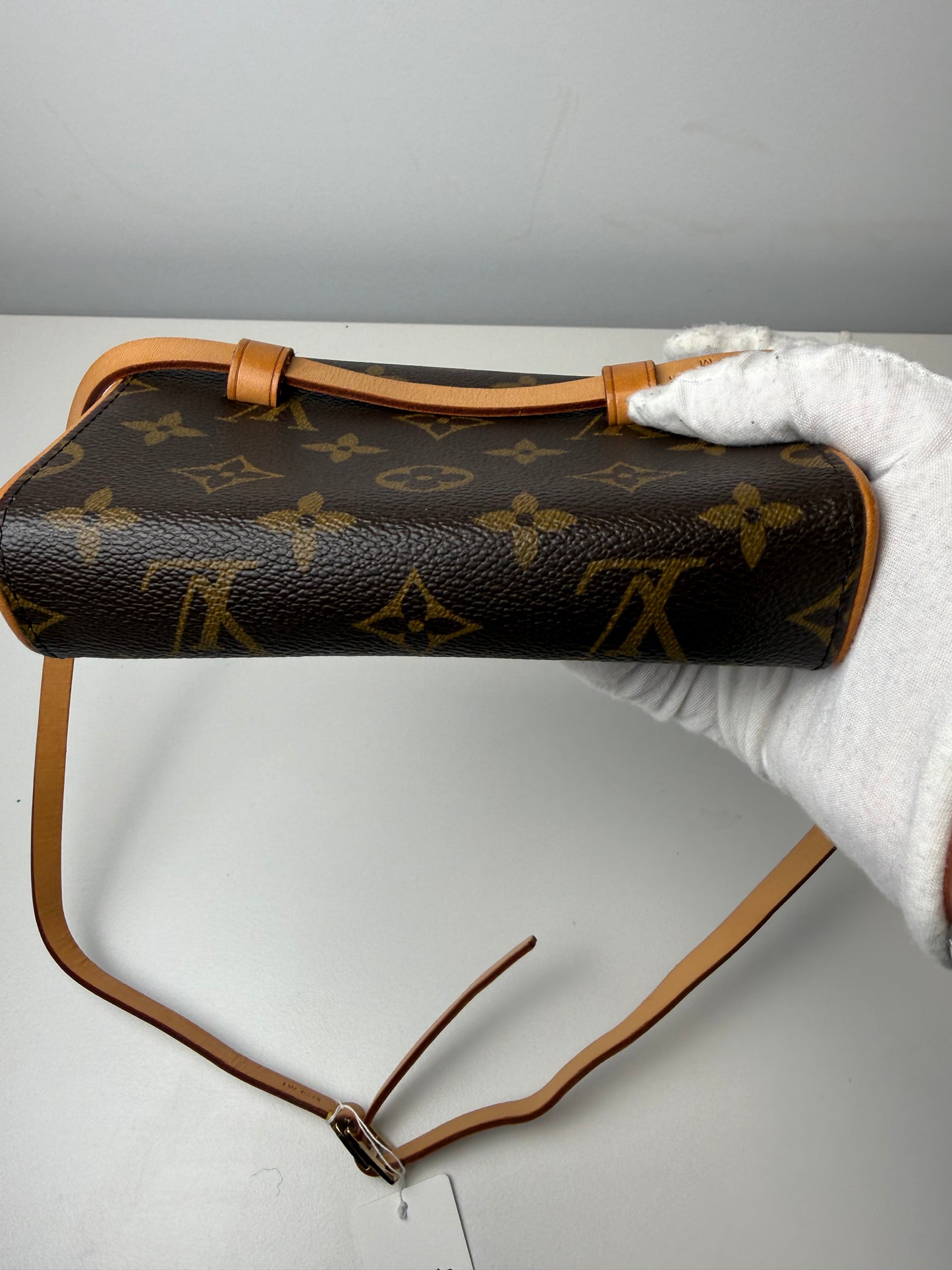 Pre-Owned Louis Vuitton Pochette Florentine M AJ130