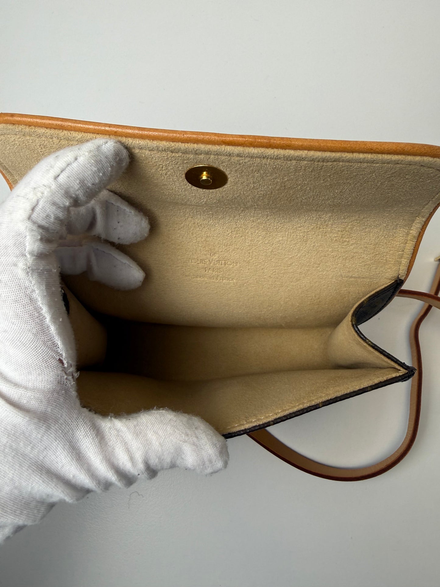 Pre-Owned Louis Vuitton Pochette Florentine M AJ130