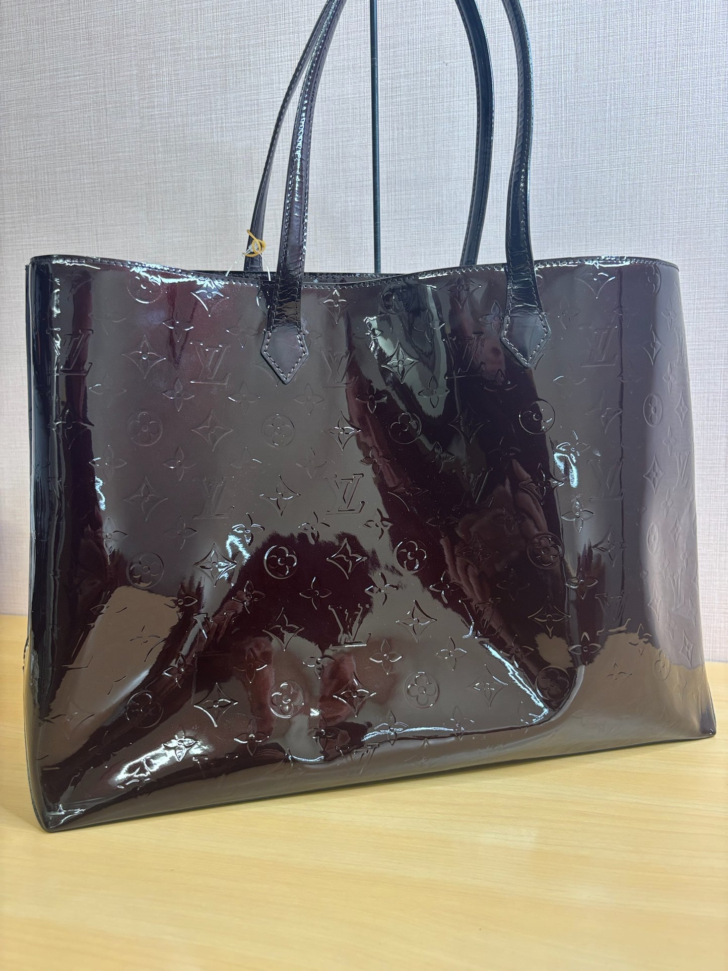 Louis Vuitton Wilshire MM Tote in Amarante Monogram Vernis